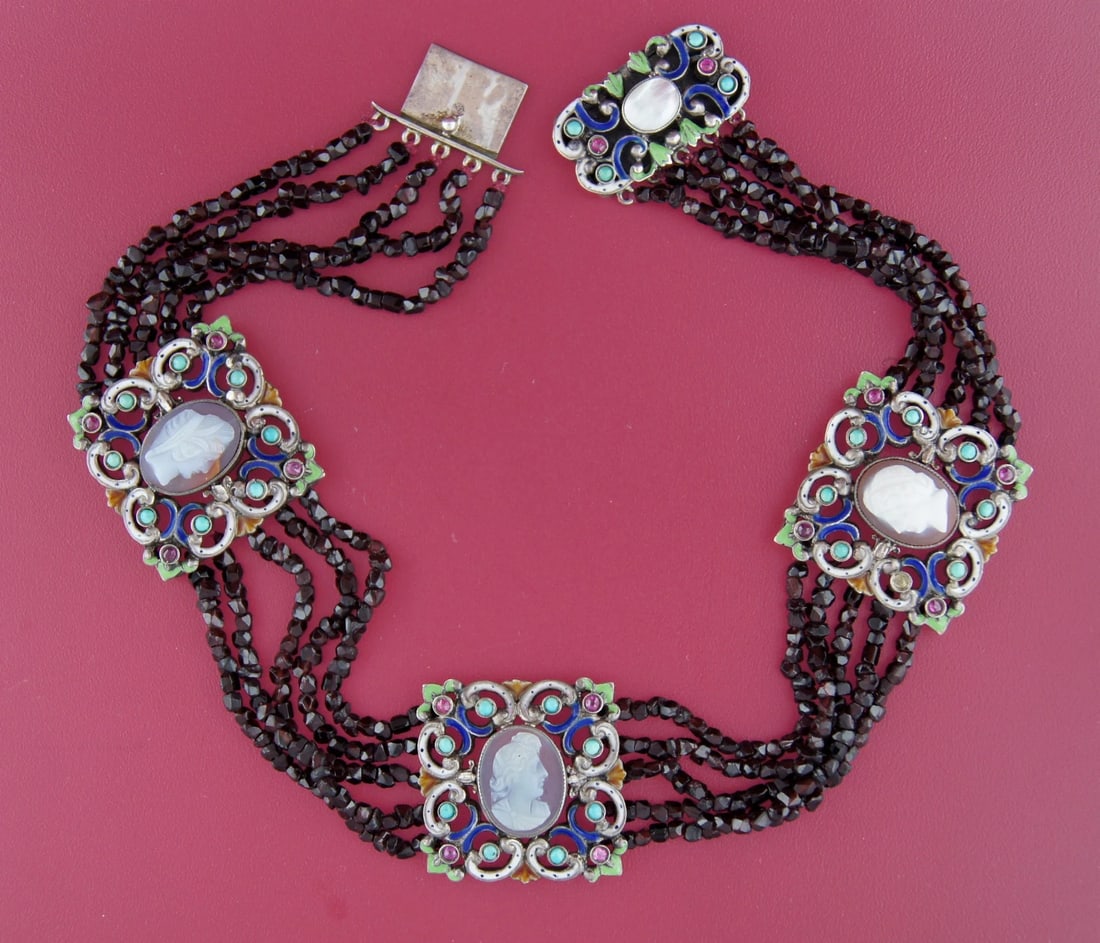 Antique 3 CAMEO MEDALLIONS on 5-STRAND GARNET BEAD CHOKER NECKLACE - Rare! Chic!: Title: Antique 3 CAMEO MEDALLIONS on 5-STRAND GARNET BEAD CHOKER NECKLACE - Rare! Chic! Description: Gorgeous Victorian Cameo Medallions on Five-strand Garnet Beads Choker Necklace 
