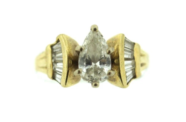 18K YELLOW GOLD PEAR SHAPE DIAMOND VINTAGE C1960 RING: Title: 18K YELLOW GOLD PEAR SHAPE DIAMOND VINTAGE C1960 RING Description: Antique and Estate Pieces GORGEOUS 18K YELLOW GOLD DIAMOND RING WEIGHT 3.9 G HEIGHT 5/16'' PEAR SHAPE DIAMOND IS APPROX.