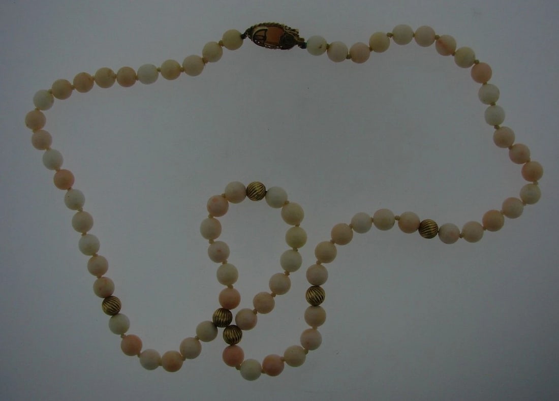 CLASSIC 14k Yellow Gold & Angel Skin Coral Beaded Necklace Circa 1950s - 3