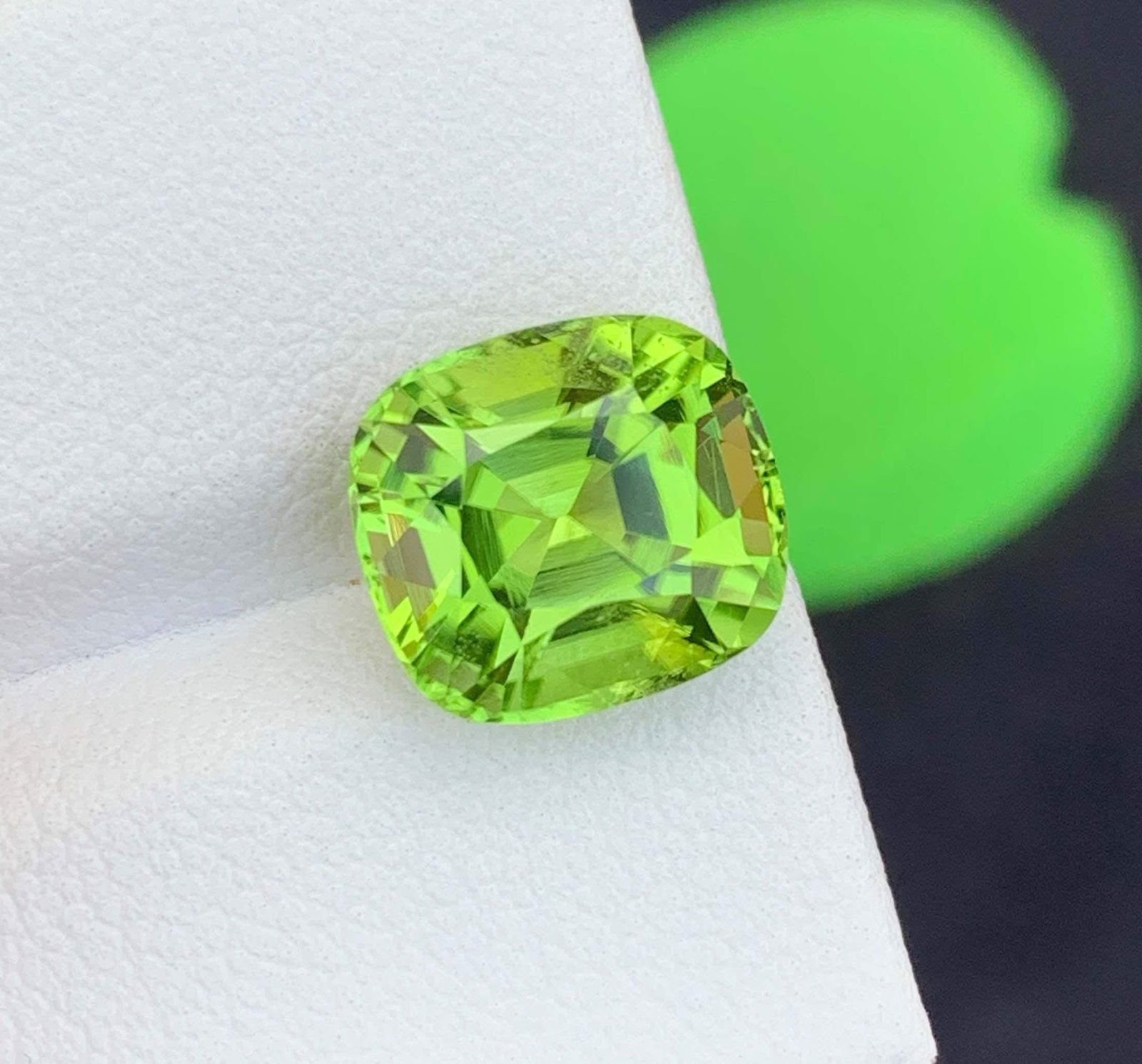 Cushion Cut Peridot Gemstone: Natural August Birthstone, Pakistan (4.24 carats) - 7
