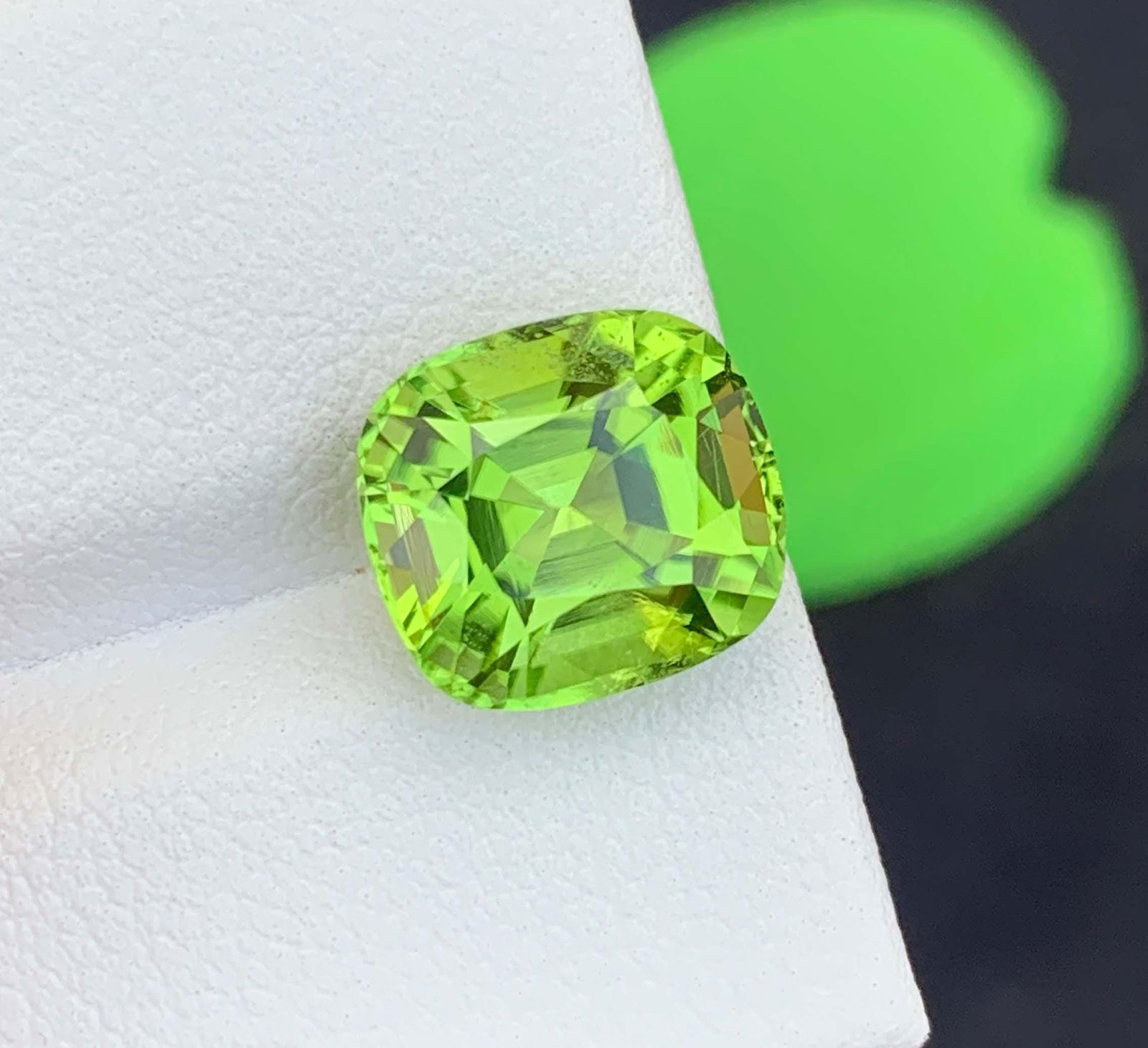 Cushion Cut Peridot Gemstone: Natural August Birthstone, Pakistan (4.24 carats) - 9