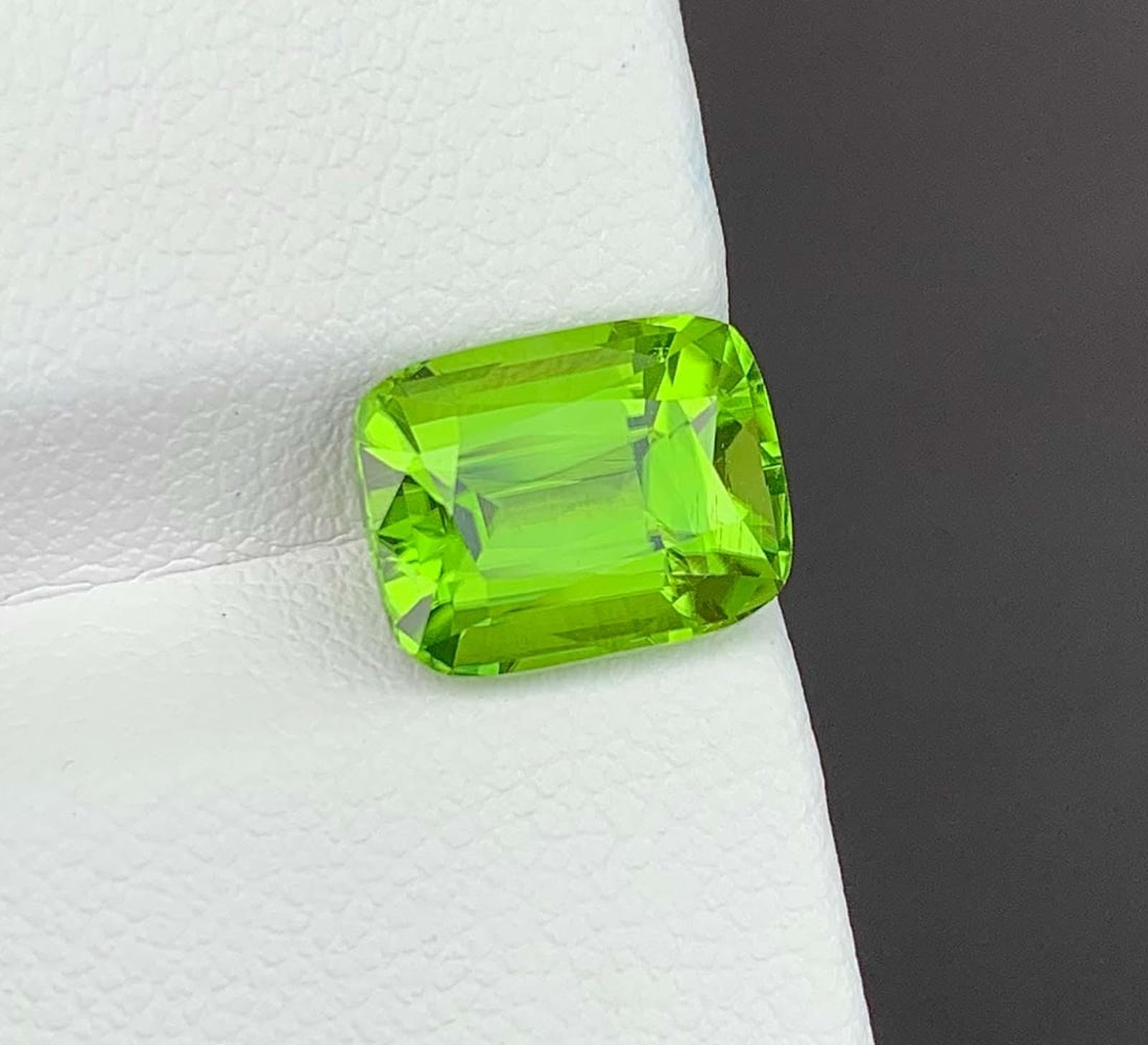 Natural Green Peridot Gemstone: Cushion Cut August Birthstone - 4