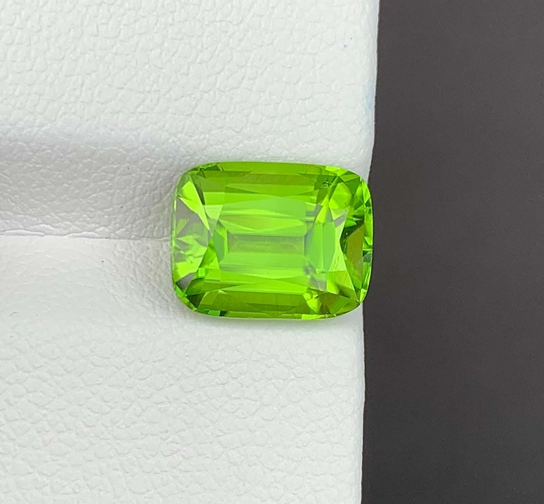 Natural Green Peridot Gemstone: Cushion Cut August Birthstone - 6