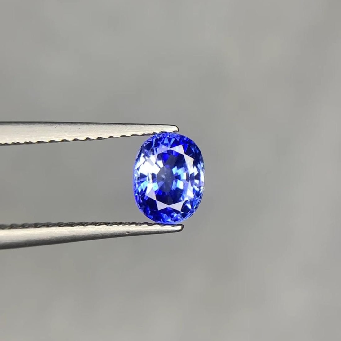Ceylon Blue Sapphire Gemstone: 1.30 ct Oval Cut, Vivid Deep Blue: Materials: Gemstone: Sapphire Carat weight: 1.30 About this item The sapphire has been skilfully cut with a mixed brilliant style, enhancing its brilliance and sparkle. It has a clarity grade of very