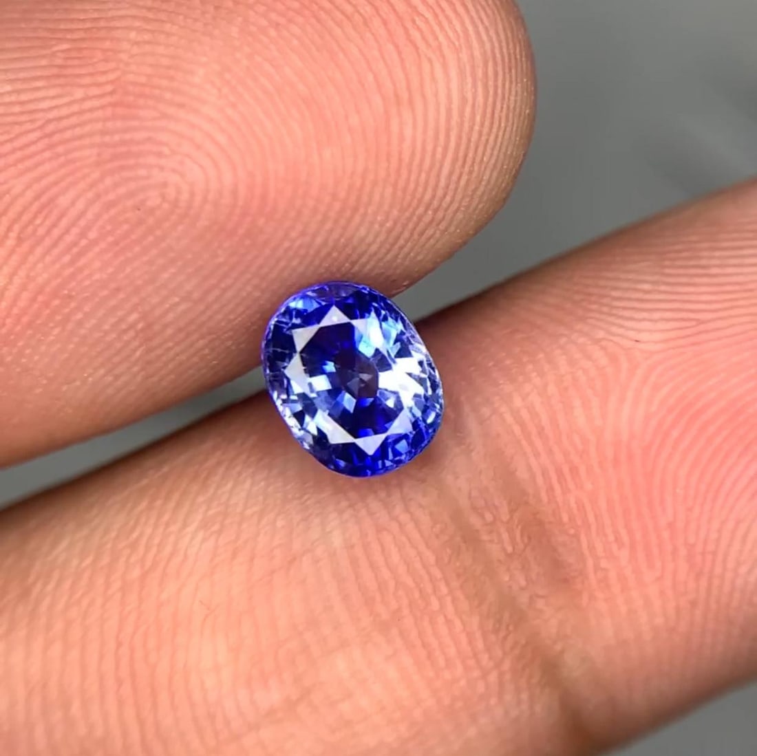 Ceylon Blue Sapphire Gemstone: 1.30 ct Oval Cut, Vivid Deep Blue - 2