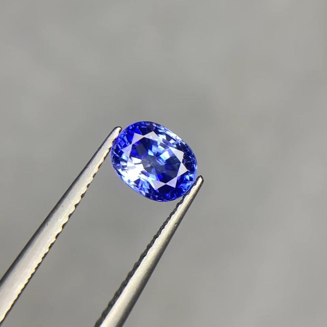 Ceylon Blue Sapphire Gemstone: 1.30 ct Oval Cut, Vivid Deep Blue - 5