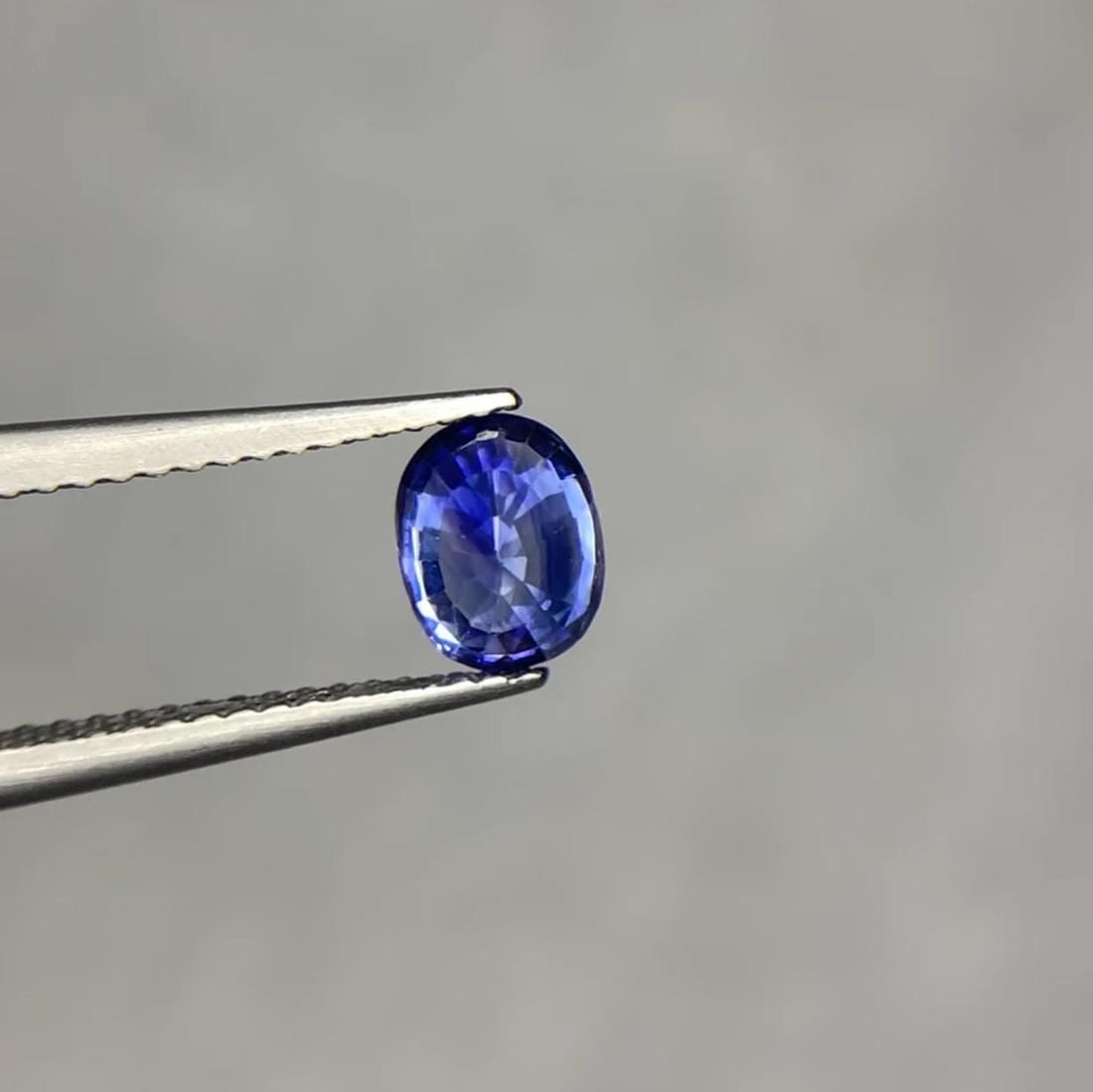 Ceylon Blue Sapphire Gemstone: 1.30 ct Oval Cut, Vivid Deep Blue - 9