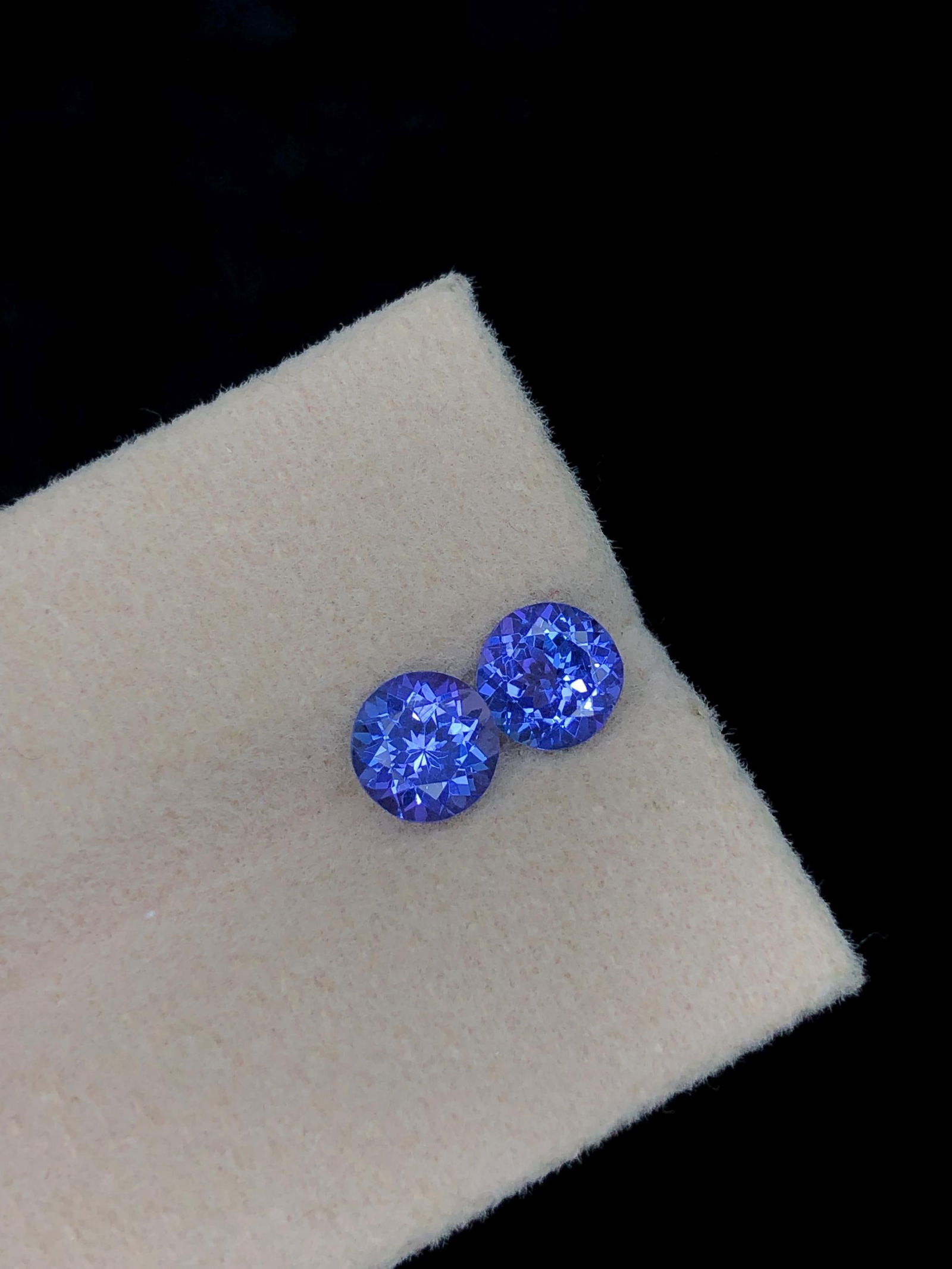 Violet Blue Tanzanite Gemstone Pair: Round Faceted Jewelry Gems, 1.91 Carat - 5