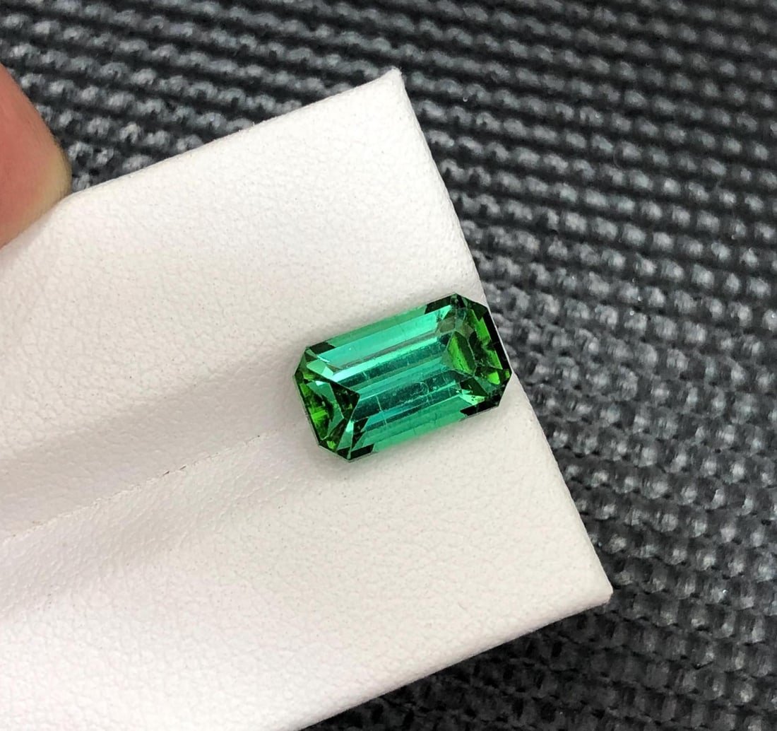 4.50 CT Faceted Blue Green Tourmaline Gemstone - 7