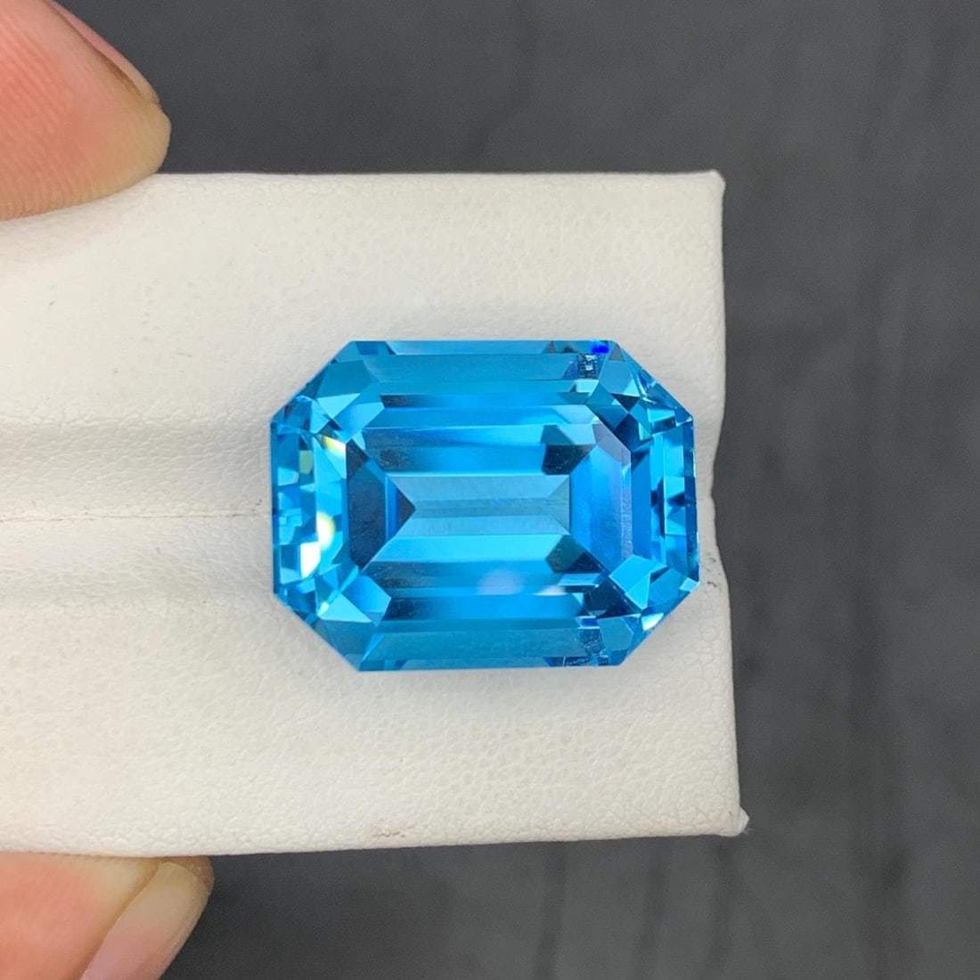 Emerald Cut Swiss Blue Topaz Gemstone: 35.40 Carat December Birthstone - 8