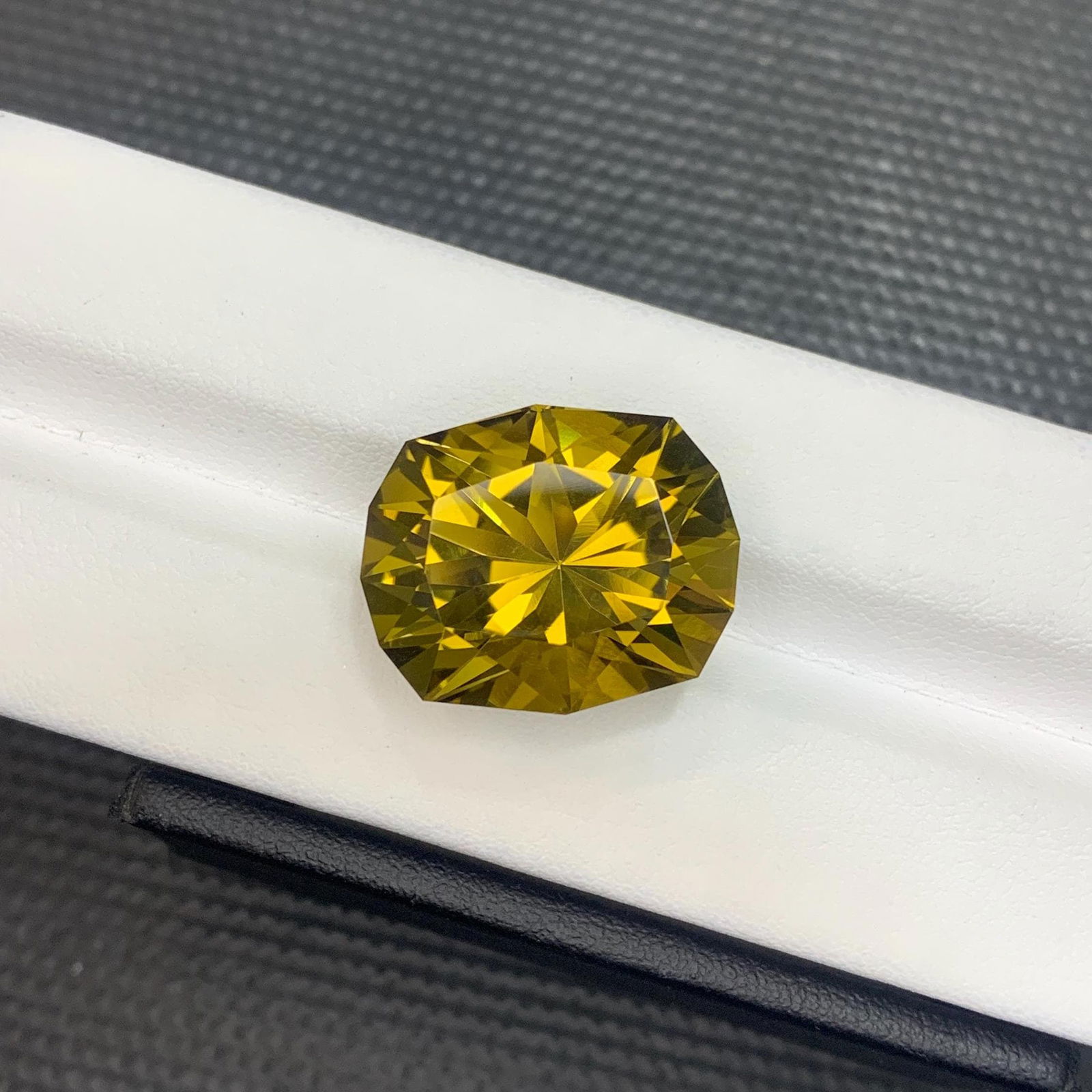 Oval Cut Madeira Citrine Gemstone: 23.92 ct Anniversary Jewelry: Materials: Gemstone: Citrine Carat weight: 24 About this item Sunset in Your Hands! A rare find, perfect for a statement piece of jewelry! This fancy Oval cut citrine is a rare find, boasting a unifor