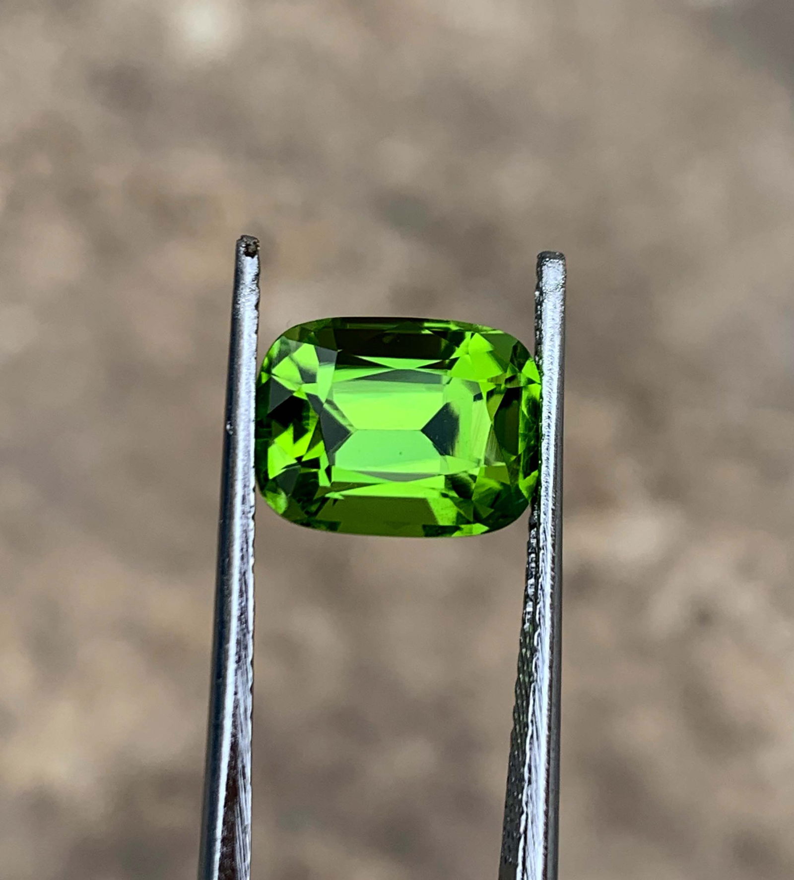 Cushion Cut Peridot Gemstone: Natural August Birthstone, Pakistan (3.94 carats) - 2
