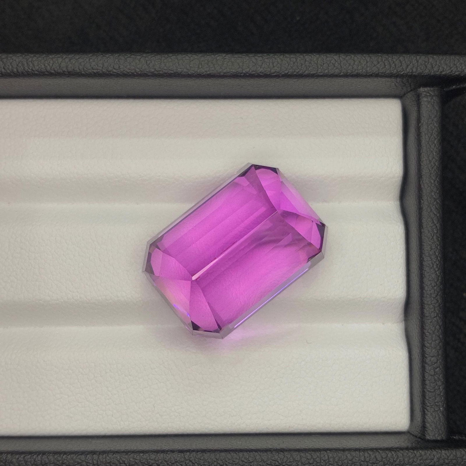 58.15 Carat Deep Fuchsia Pink Kunzite Gemstone: Emerald Cut - 17