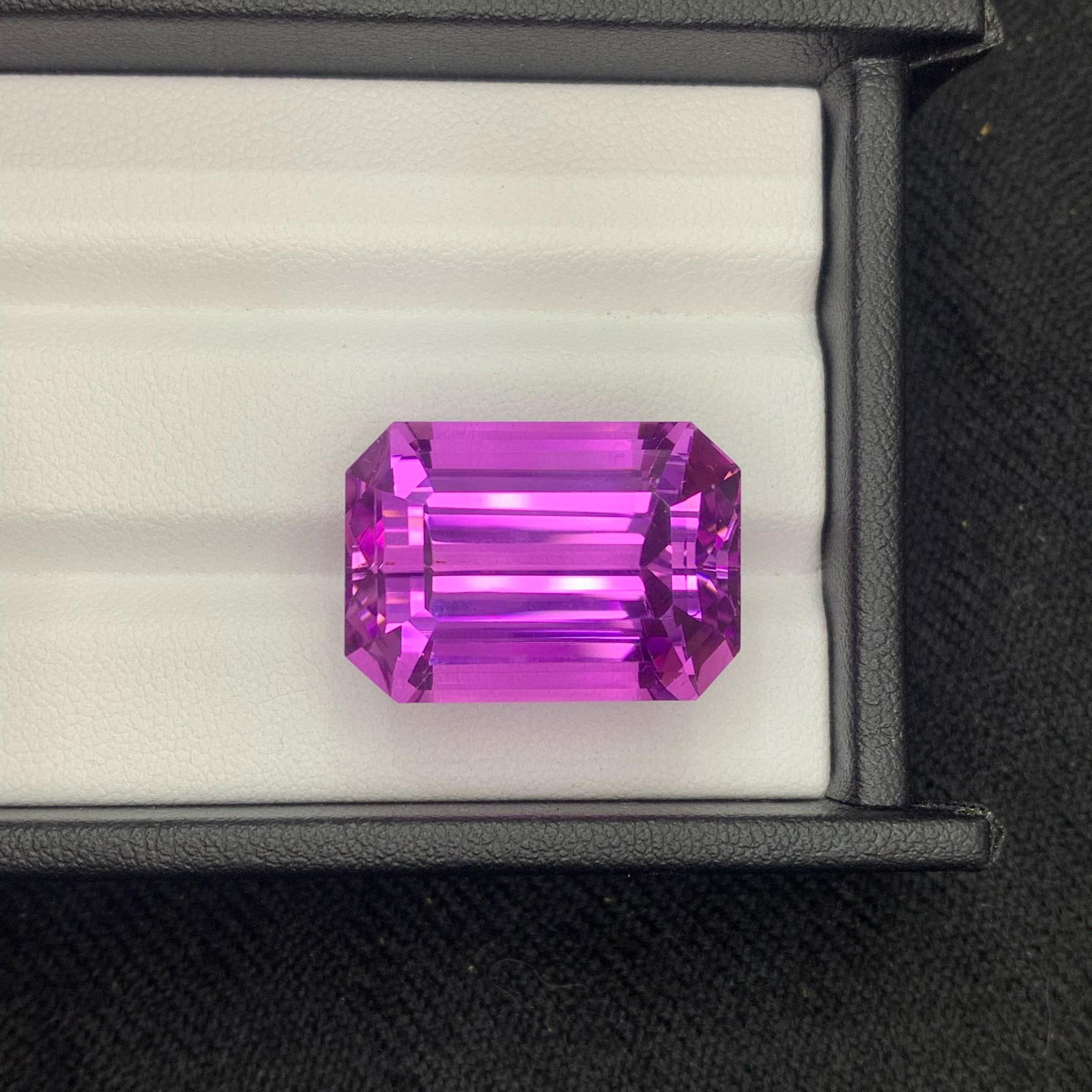 58.15 Carat Deep Fuchsia Pink Kunzite Gemstone: Emerald Cut: Materials: Gemstone: Kunzite Carat weight: 58.15 About this item • Weight : 58.15 carat • Dimension : 24*16.7*15.9 mm • Shape : Emerald • Colour : Deep Pink • Clarity : L