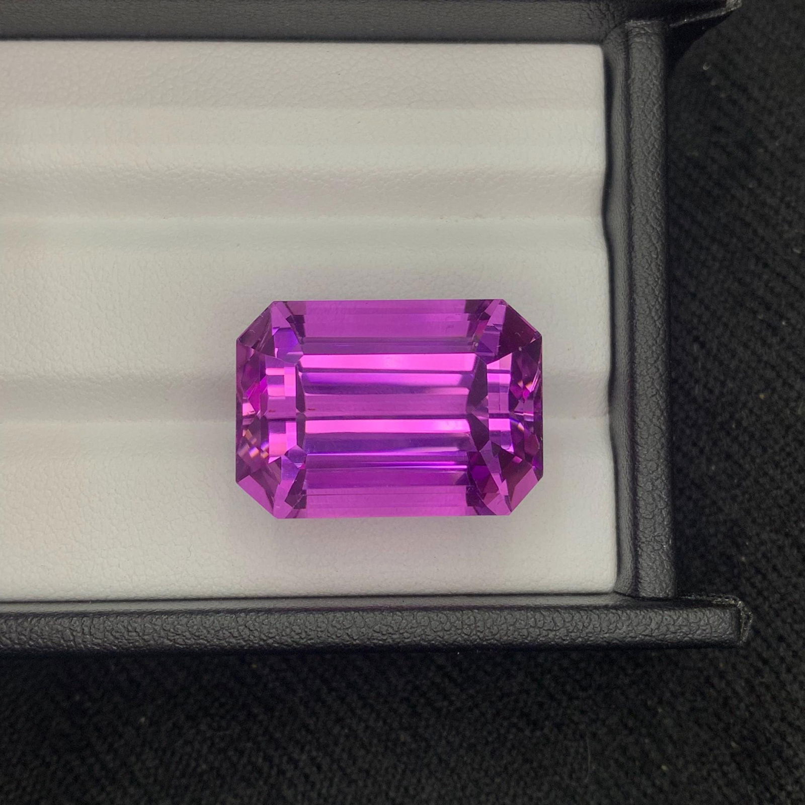 58.15 Carat Deep Fuchsia Pink Kunzite Gemstone: Emerald Cut - 3