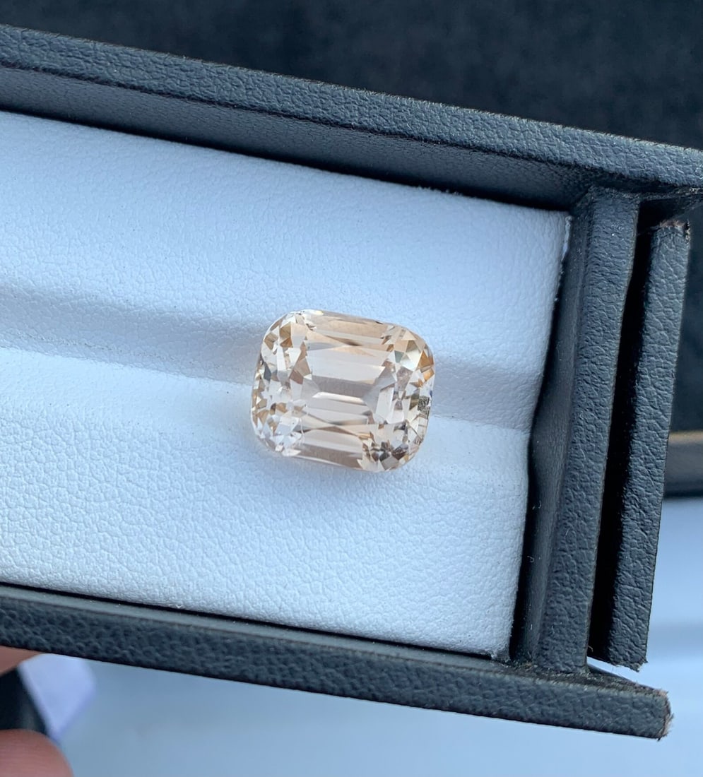 Handmade Sherry Topaz Gemstone: 12.20 CT Faceted Cushion Cut - 3