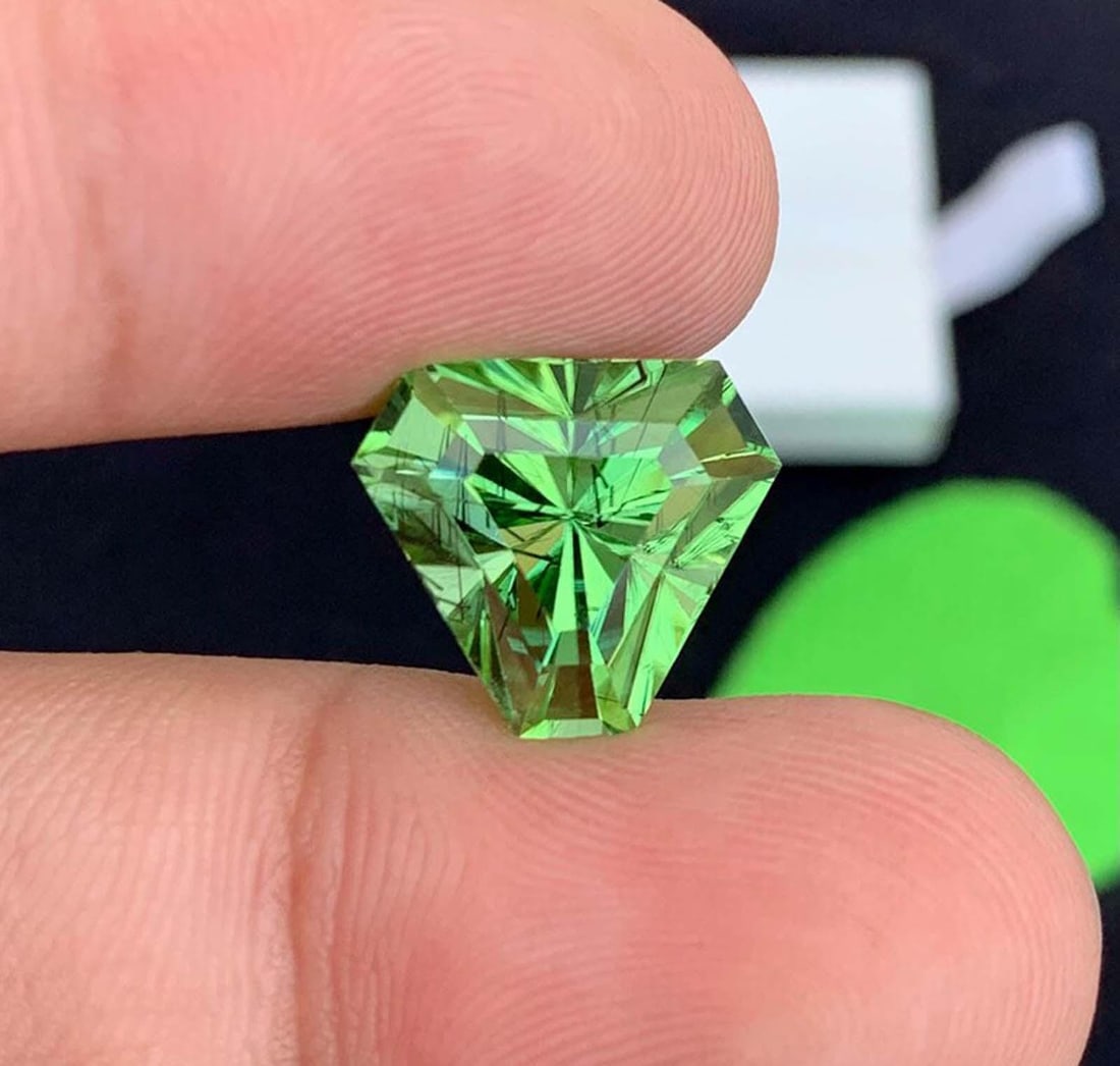 Natural Rutile Peridot Gemstones, Fancy Asscher Cut Peridot Loose Gemstone From Pakistan, August: Materials: Gemstone: Peridot Natural Rutile Peridot Gemstones, Fancy Asscher Cut Peridot Loose Gemstone From Pakistan, August Birthstone weight : 13.73 carat Dimensions : 13.5*13*10 mm Shape : Asscher