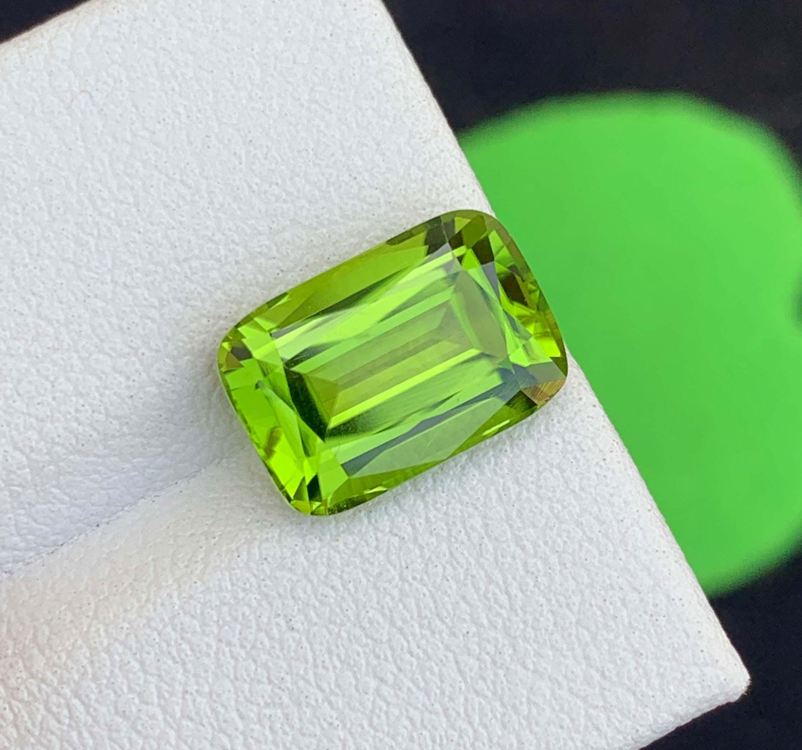 Cushion Cut Peridot Gemstone: Natural August Birthstone (4.68 carats) - 9