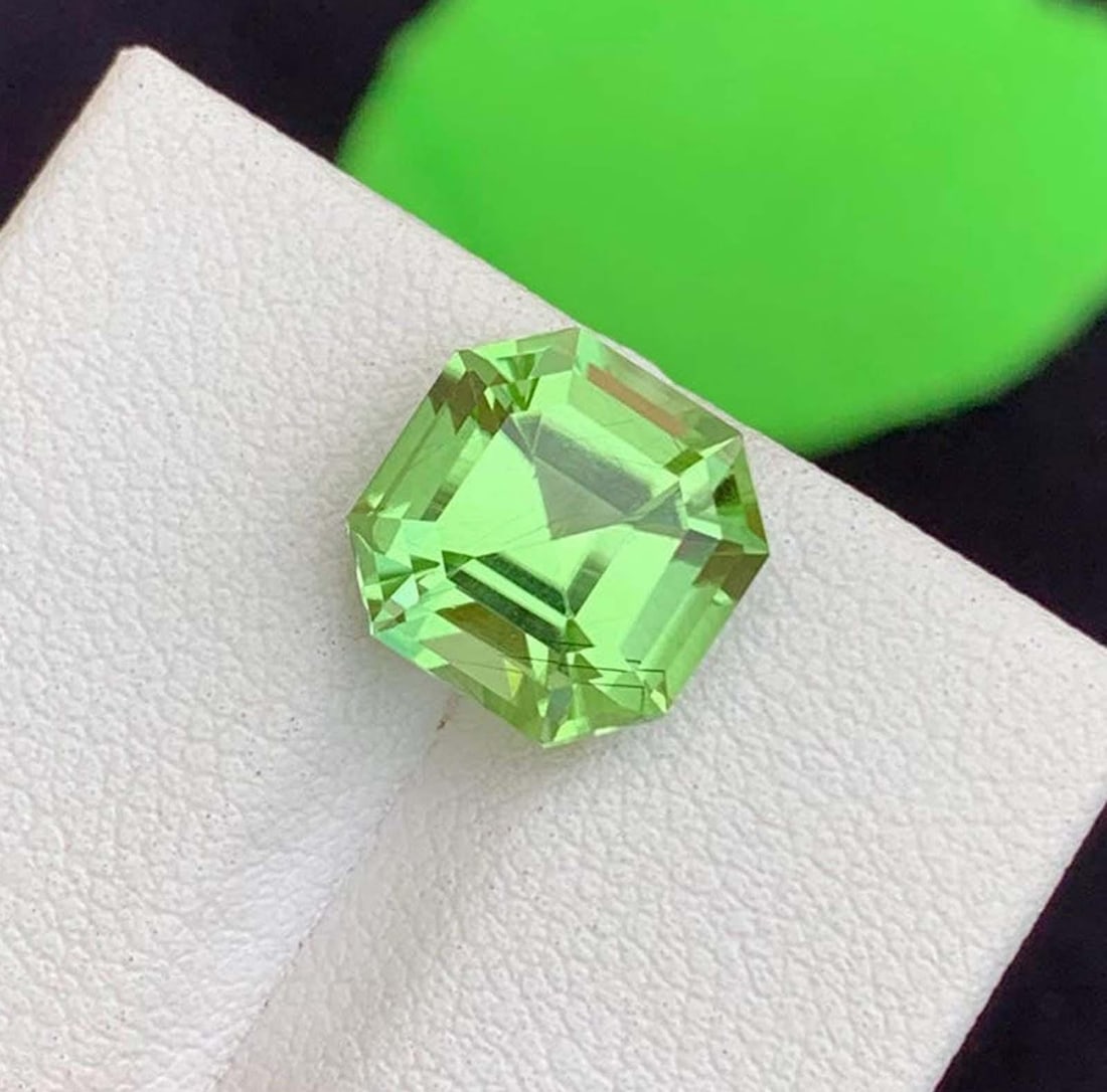 Natural Green Peridot Gemstone: Asscher Cut August Birthstone: Materials: Gemstone: Peridot Carat weight: 1.020 Natural Peridot Gemstones, Top Color Assher Cut Peridot Loose Gemstone From Pakistan August Birthstone weight : 1.020 carat Dimensions : 5.5*5.5*3.5 mm
