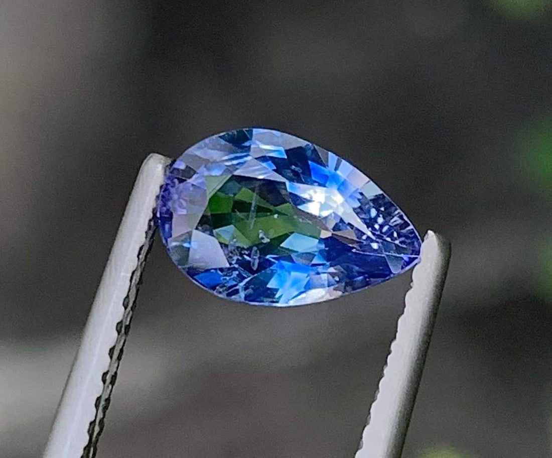 AIG Certified Faceted Blue Sapphire: 1.56 Carat Oval Cut Gemstone: Materials: Gemstone: Sapphire About this item AIG Certified Natural Sapphire Faceted Loose Blue Color Sapphire Oval Cut For Jewellery Making September Birthstone Weight: 1.56 carat Dimensions: 7.950 *