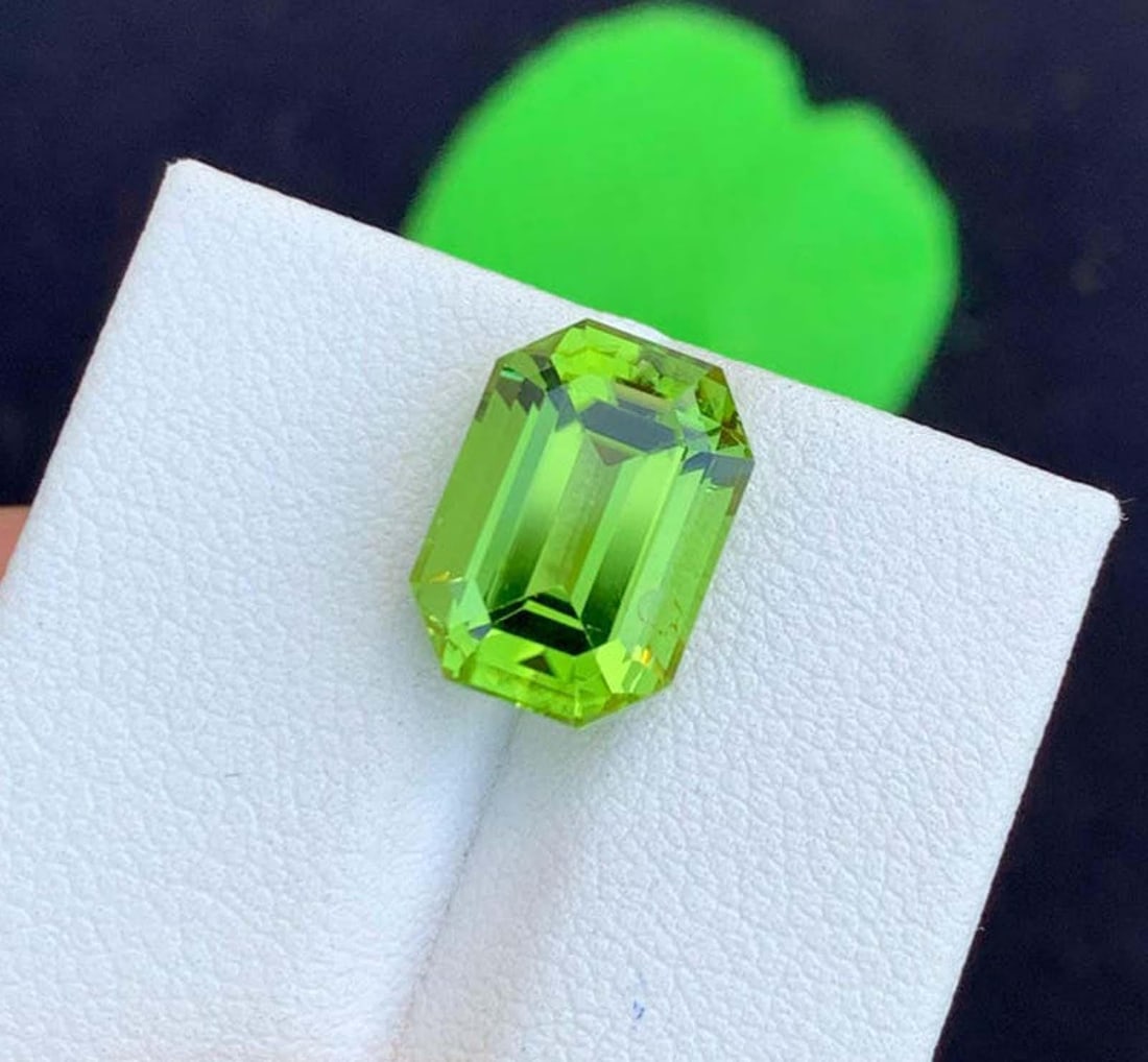 Natural Peridot Gemstones, Top Color Emerald Cut Peridot Loose Gemstone From Pakistan, August: Materials: Gemstone: Peridot About this item Natural Peridot Gemstones, Top Color Emerald Cut Peridot Loose Gemstone From Pakistan, August Birthstone weight : 3.84 carat Dimensions : 9*8*6.2 mm Shape
