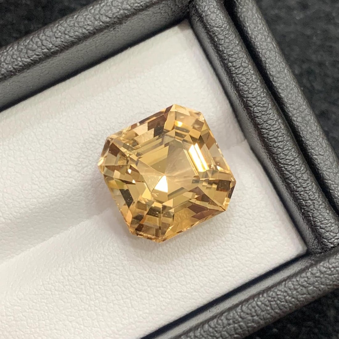 Golden Topaz Loose Gemstone: 16.65 Carat Asscher Cut Stone: Materials: Topaz Carat weight: 16.65 • Weight : 16.65 carat • Dimension : 13.5*13.4*10.9 mm • Color: Golden • Clarity : VVS • Shape : Asscher Cut • Hardness : 8 