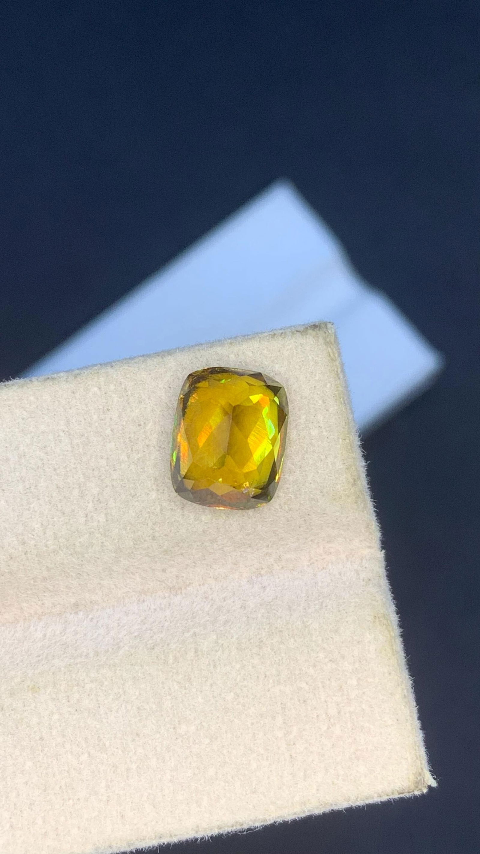 Jewellery Size Natural Sparkling Full Fire Sphene Titanite Loose Gemstone , 3.50 Carat - 18