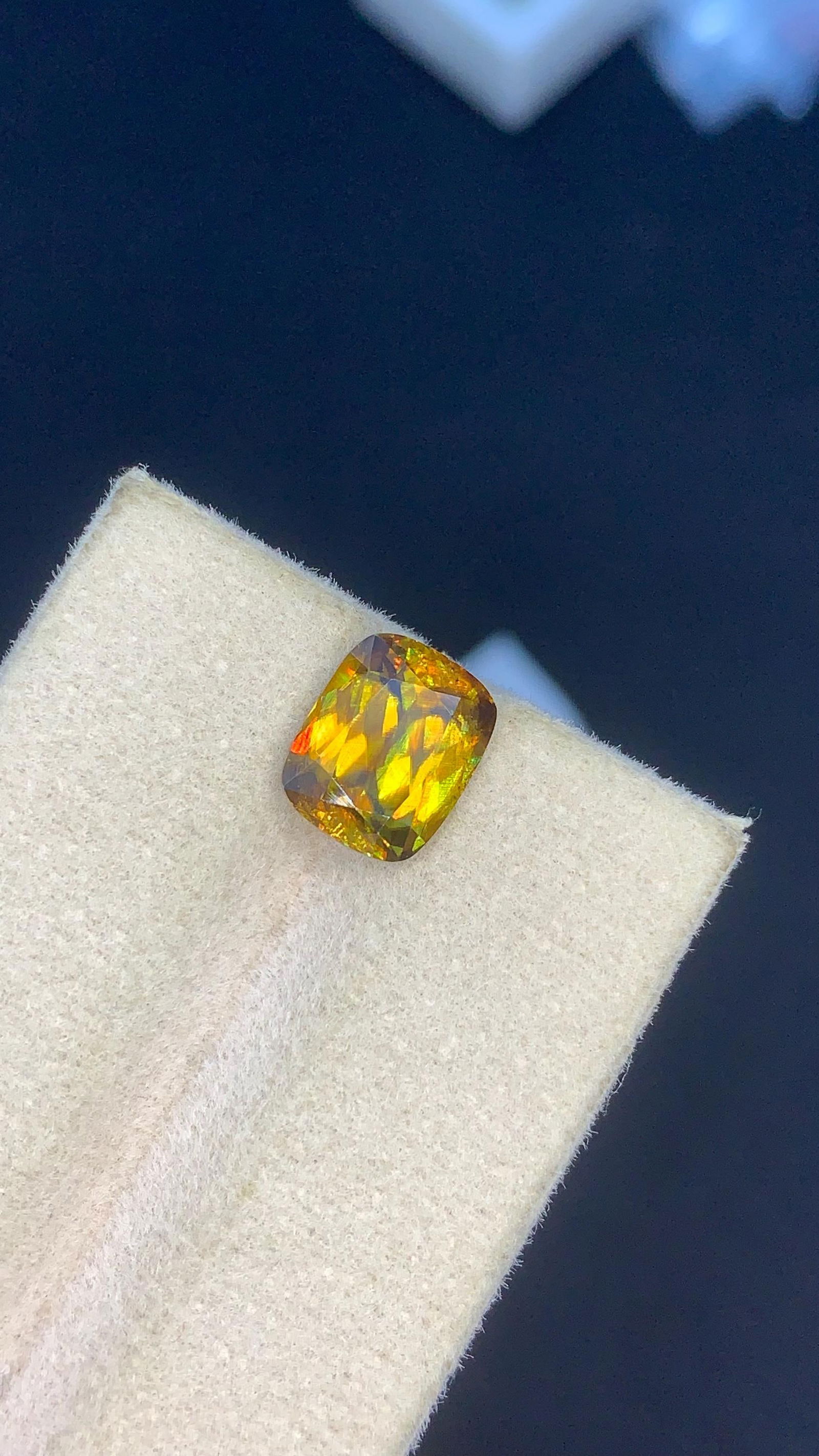 Jewellery Size Natural Sparkling Full Fire Sphene Titanite Loose Gemstone , 3.50 Carat: Materials: Gemstone: Sphene Carat weight: 3.50 Create your one-of-a-kind piece and shine with Sphene’s brilliance! Sphene is one of those magical gems that can really enchant you the best facete