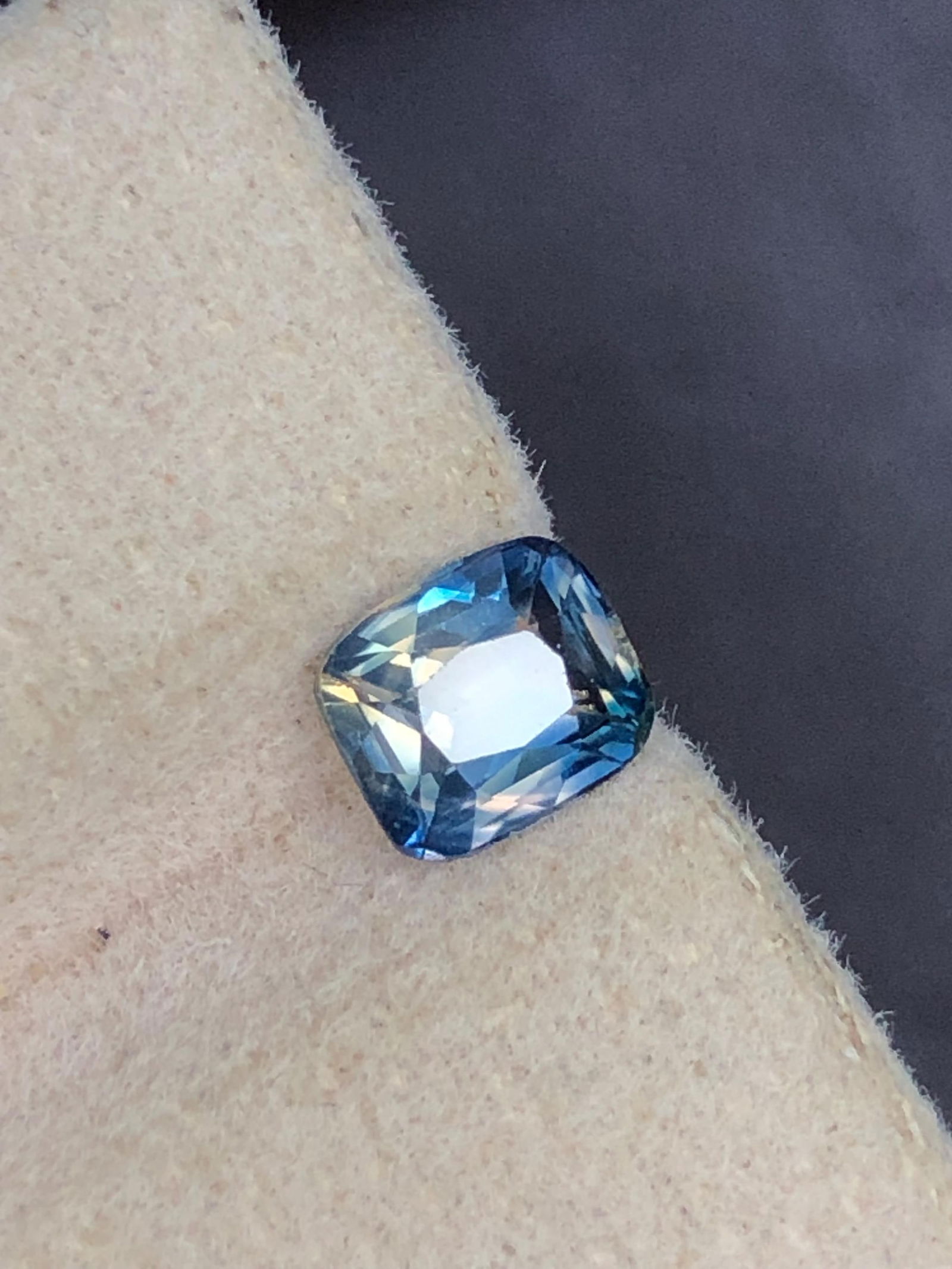 1.10 Carat Bi Color Cushion Cut Party Sapphire Gemstone From Sri Lanka: Materials: Gemstone: Sapphire Carat weight: 1.10 : • Weight : 1.10 Carat • Dimensions : 6.100 x 5.100 x 3.350 mm • Shape : Cushion Cut • Color : Blue • Origin : Sri