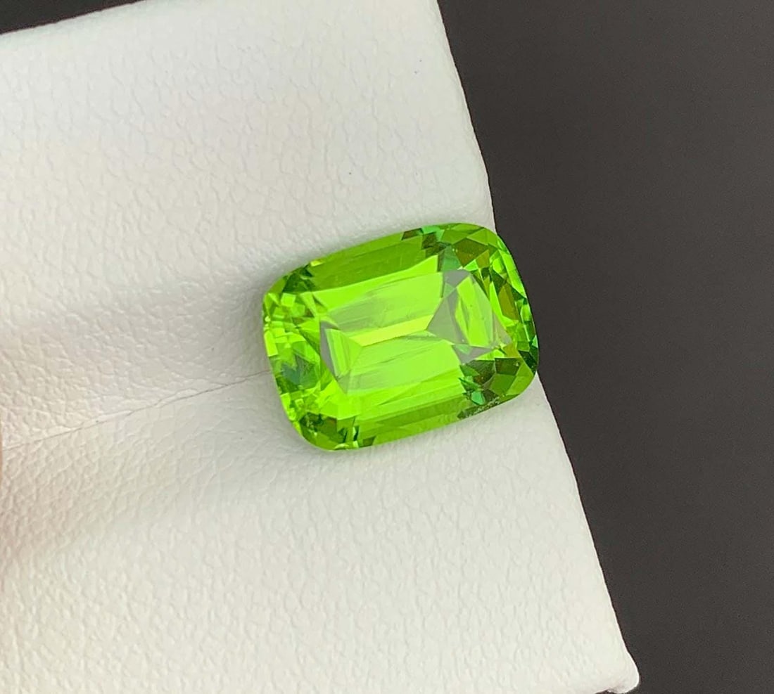 Cushion Cut Peridot Gemstone: Natural August Birthstone, Pakistan (4.43 carats) - 4