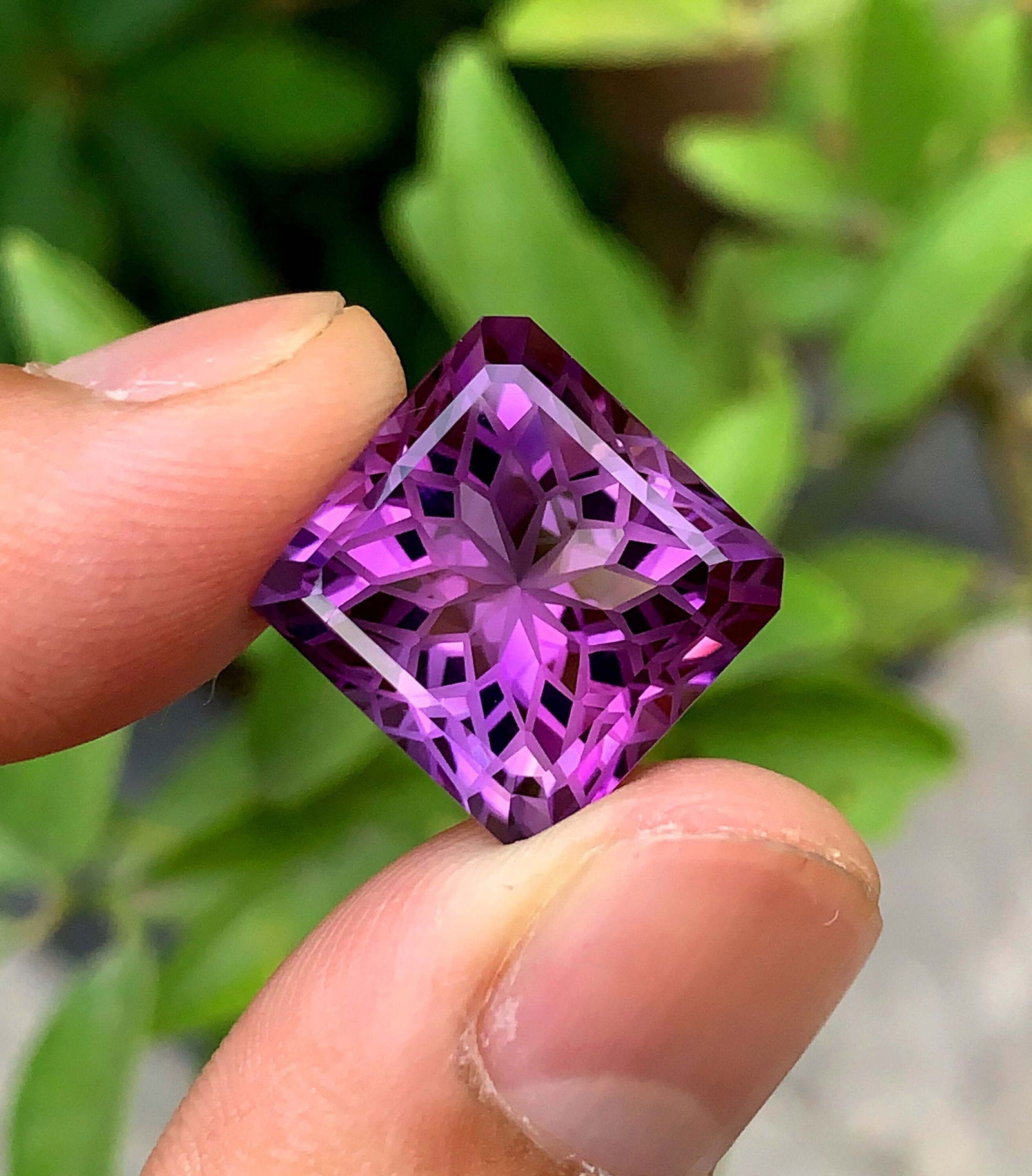 Natural Amethyst Gemstone: Precision Flower Cut, 19.35 Carats: Materials: Gemstone: Amethyst Carat weight: 19.35 Natural Amethyst Gemstone , Precision Flower Cut Amethyst Gemstone For Jewelry, February Birthstone weight - 19.35 Carats Dimension - 16*15.2*12 mm Sh