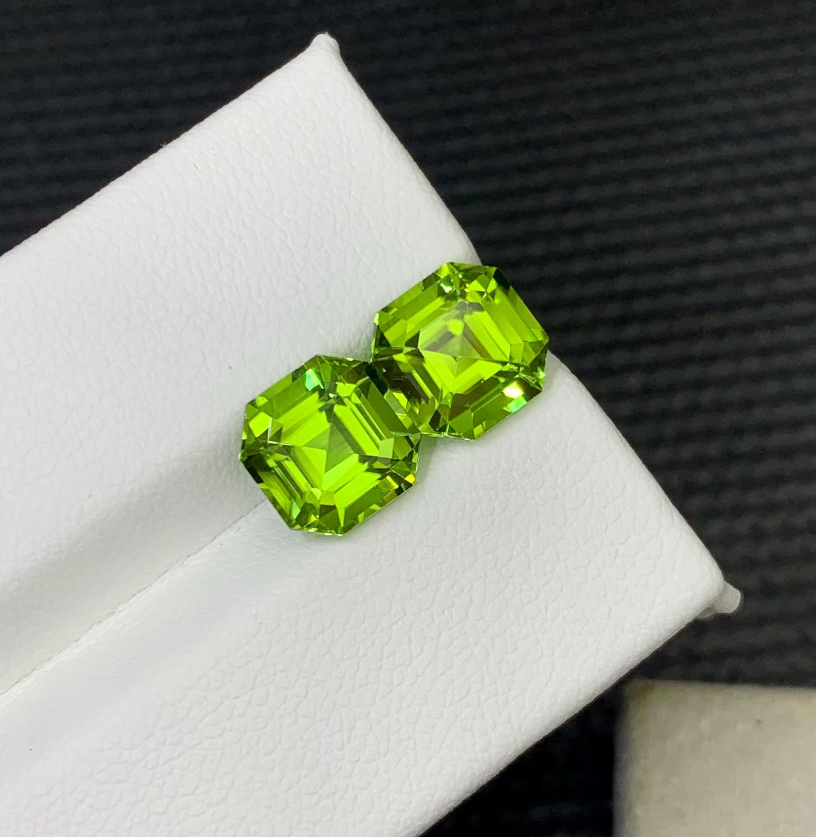 Earrings Size Green Peridot Calibrated Pair Gemstone - 4.990 Carat - 4