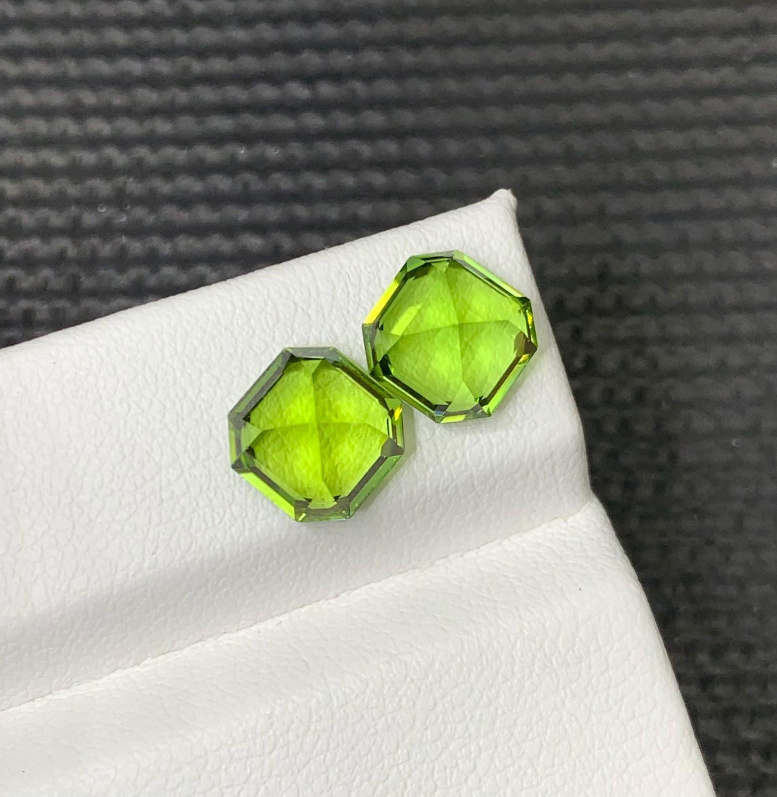 Earrings Size Green Peridot Calibrated Pair Gemstone - 4.990 Carat - 9
