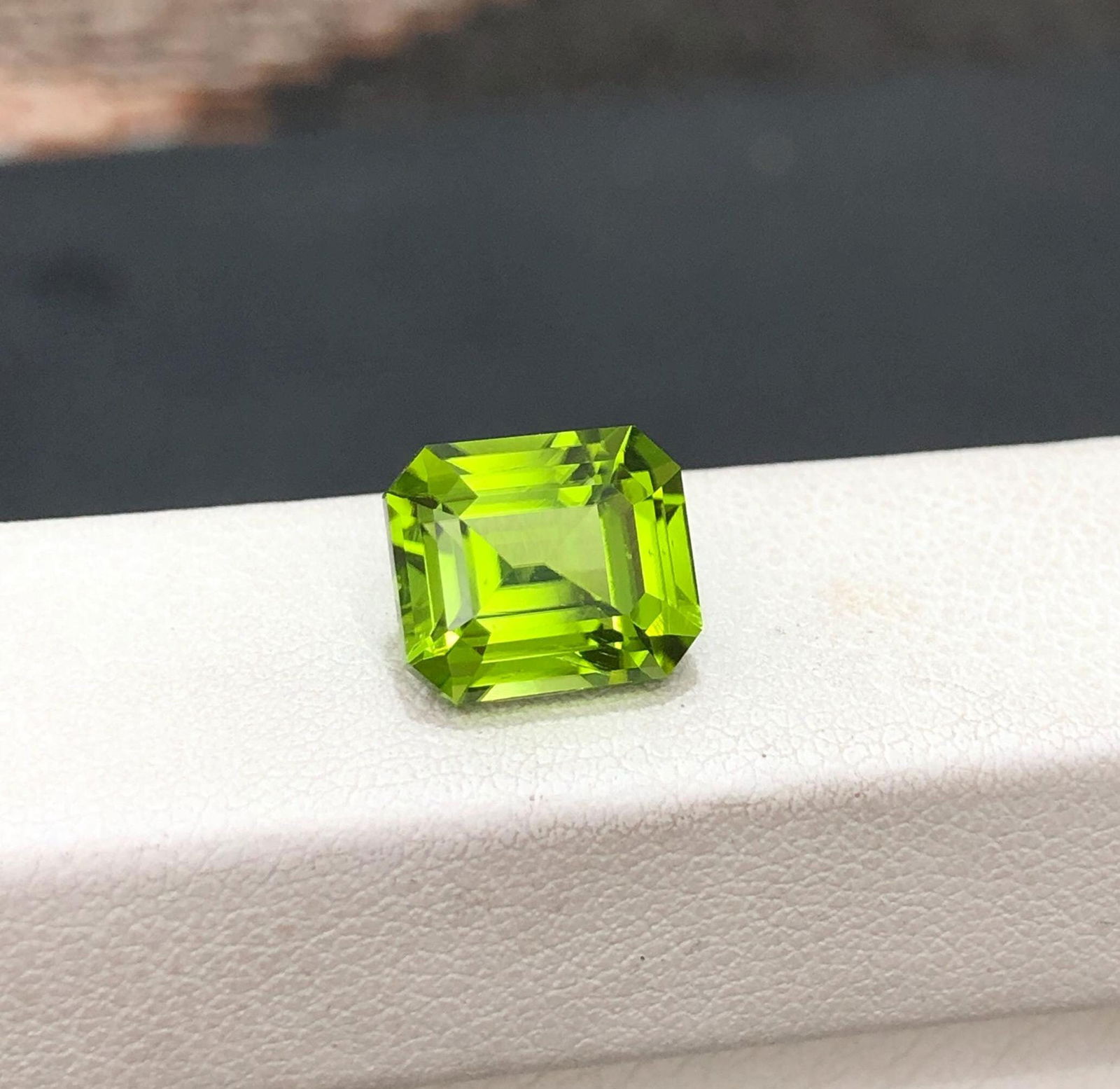 3.16 Carat Emerald Cut Peridot Gemstone: Apple Green Jewelry Stone: Materials: Gemstone: Peridot Carat weight: 3.93 • Weight : 3.16 carat • Dimension : 9.4*7.1*5.8 mm • Color : Green • Clarity : SI • Shape : Cushion Cut • Hardness :