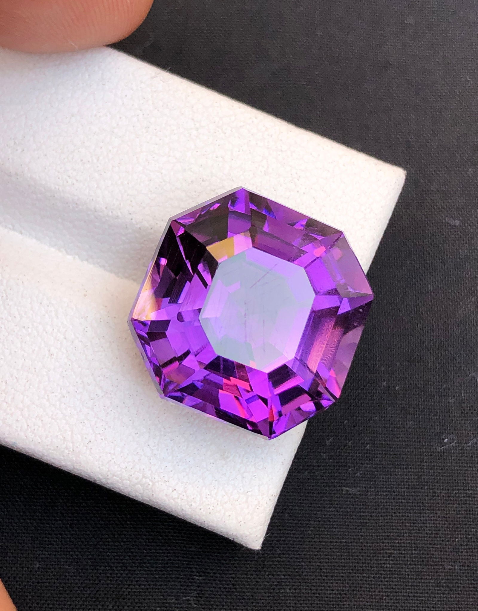Natural Amethyst Gemstone: Ascher Cut, 21.50 Carats - 2