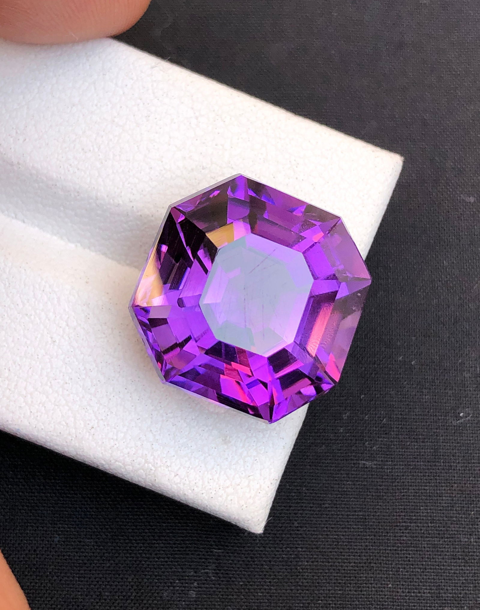 Natural Amethyst Gemstone: Ascher Cut, 21.50 Carats - 3