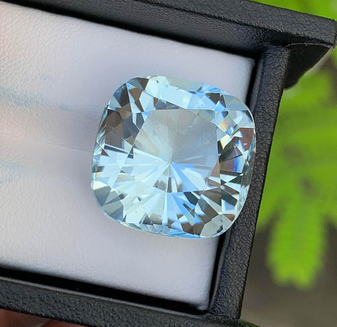 Natural Aquamarine Gemstone: 24.18 Carat Fancy Flower Cut, Pakistan Origin - 4