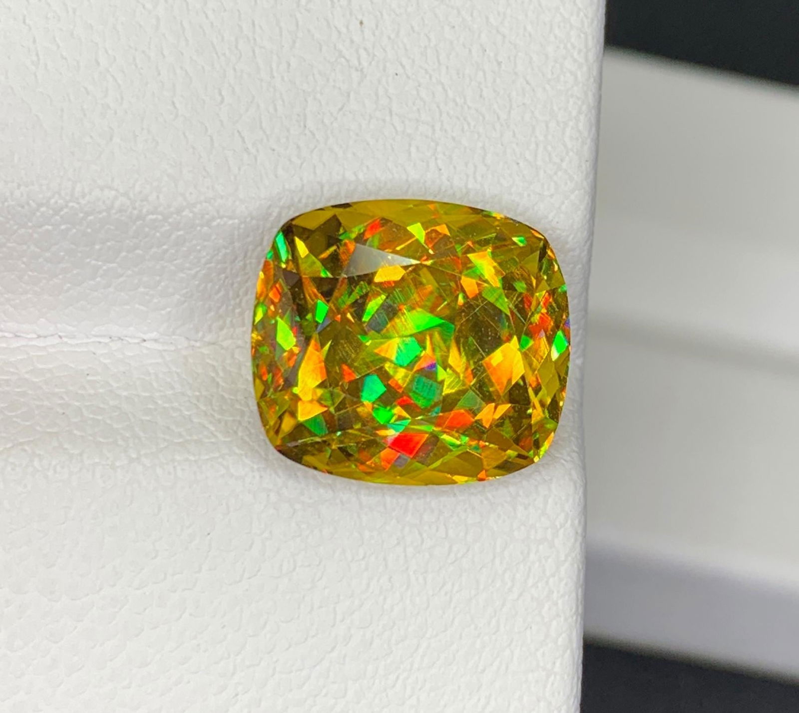 Natural Chrome Sphene Titanite Gemstone: 4.80 Carat Round Cut June Birthstone - 2