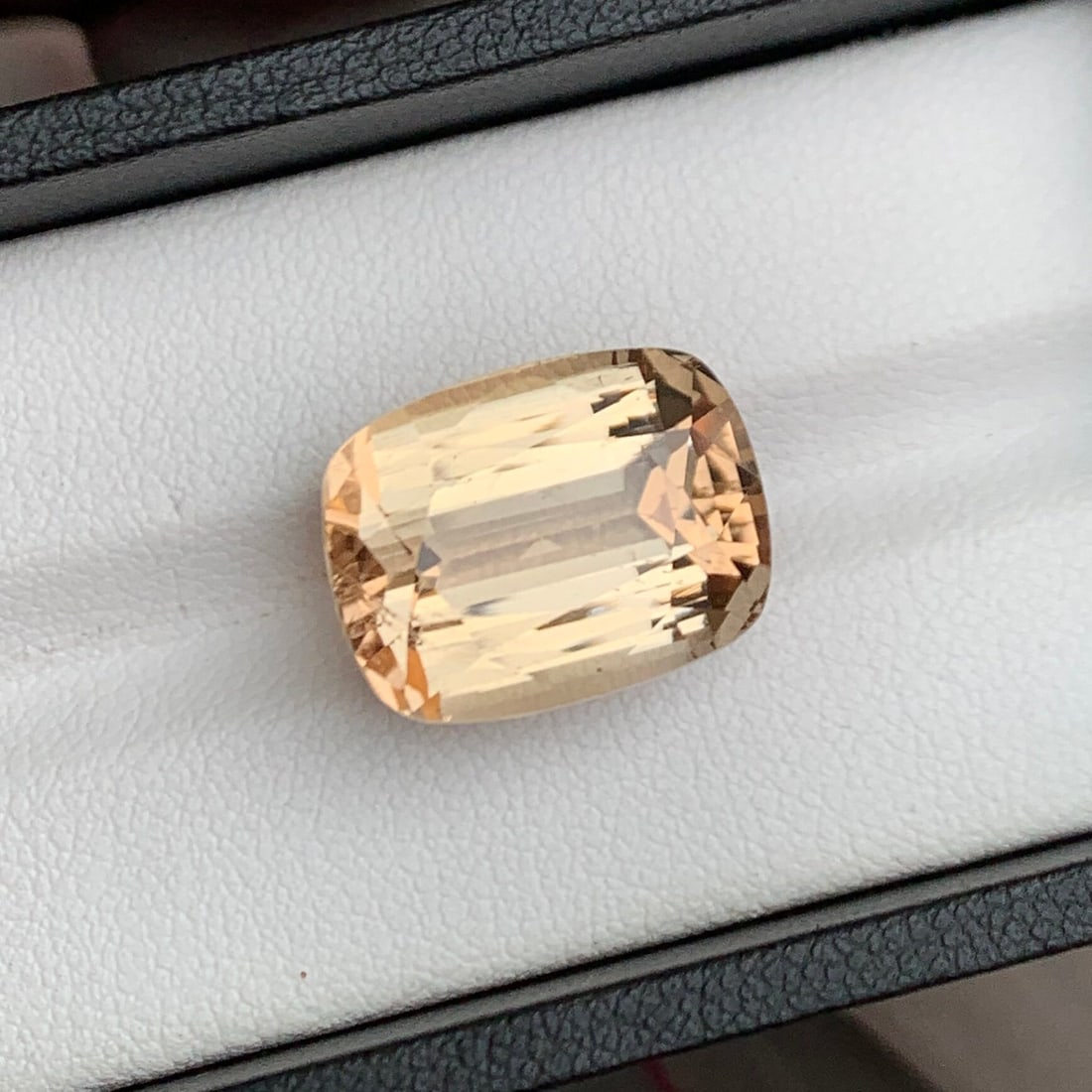 Handmade Golden Topaz Loose Gemstone: Faceted Cushion Cut, 24.40 Carat - 2