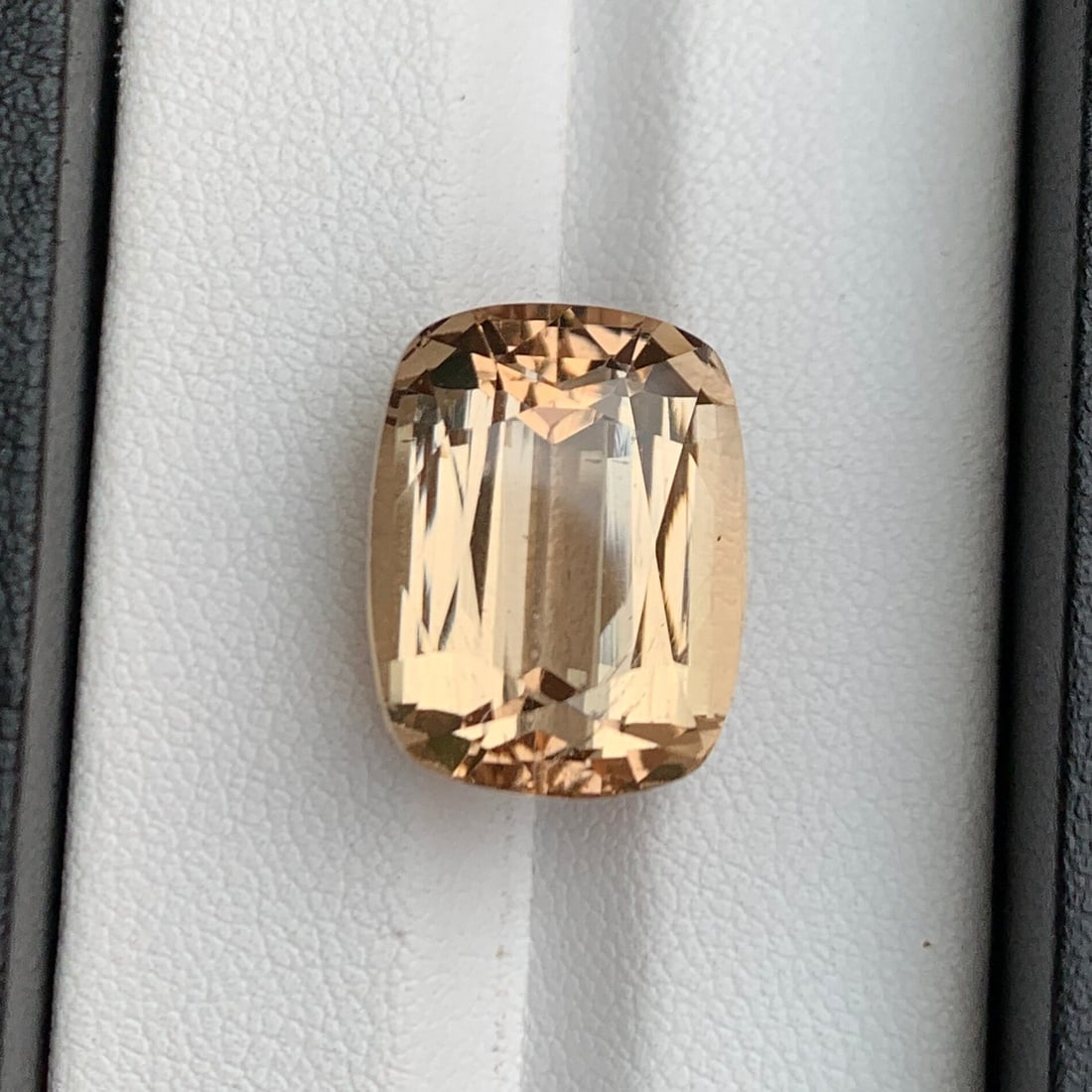 Handmade Golden Topaz Loose Gemstone: Faceted Cushion Cut, 24.40 Carat - 6