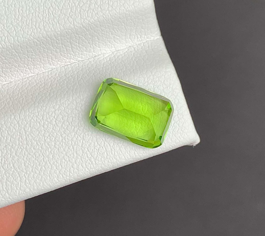 Natural Peridot Gemstone: 2.35 ct Asscher Cut, Pakistan - 6