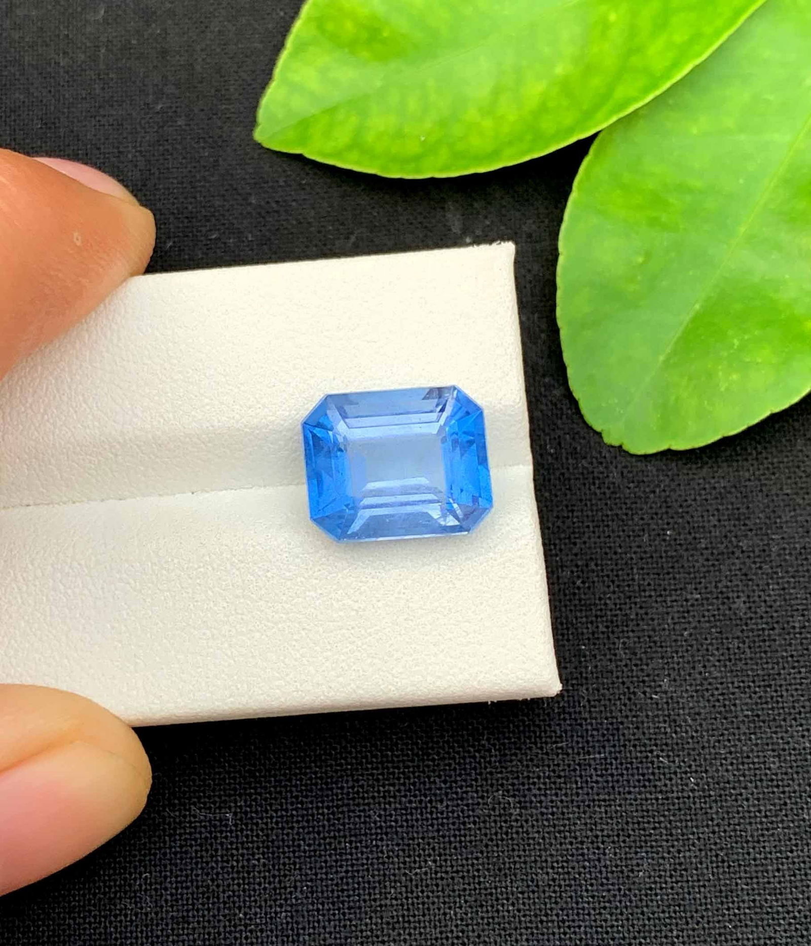 Natural Aquamarine Cabochon: Mariner Blue Gemstone, March Birthstone (10.10 Carats): Materials: Gemstone: Aquamarine Carat weight: 10.10 Natural Aquamarine Cabochon, For Necklace Mariner Blue Color , Top Quality For Jewelry , March Birthstone Gem : Aquamarine Type : Cabochon Color