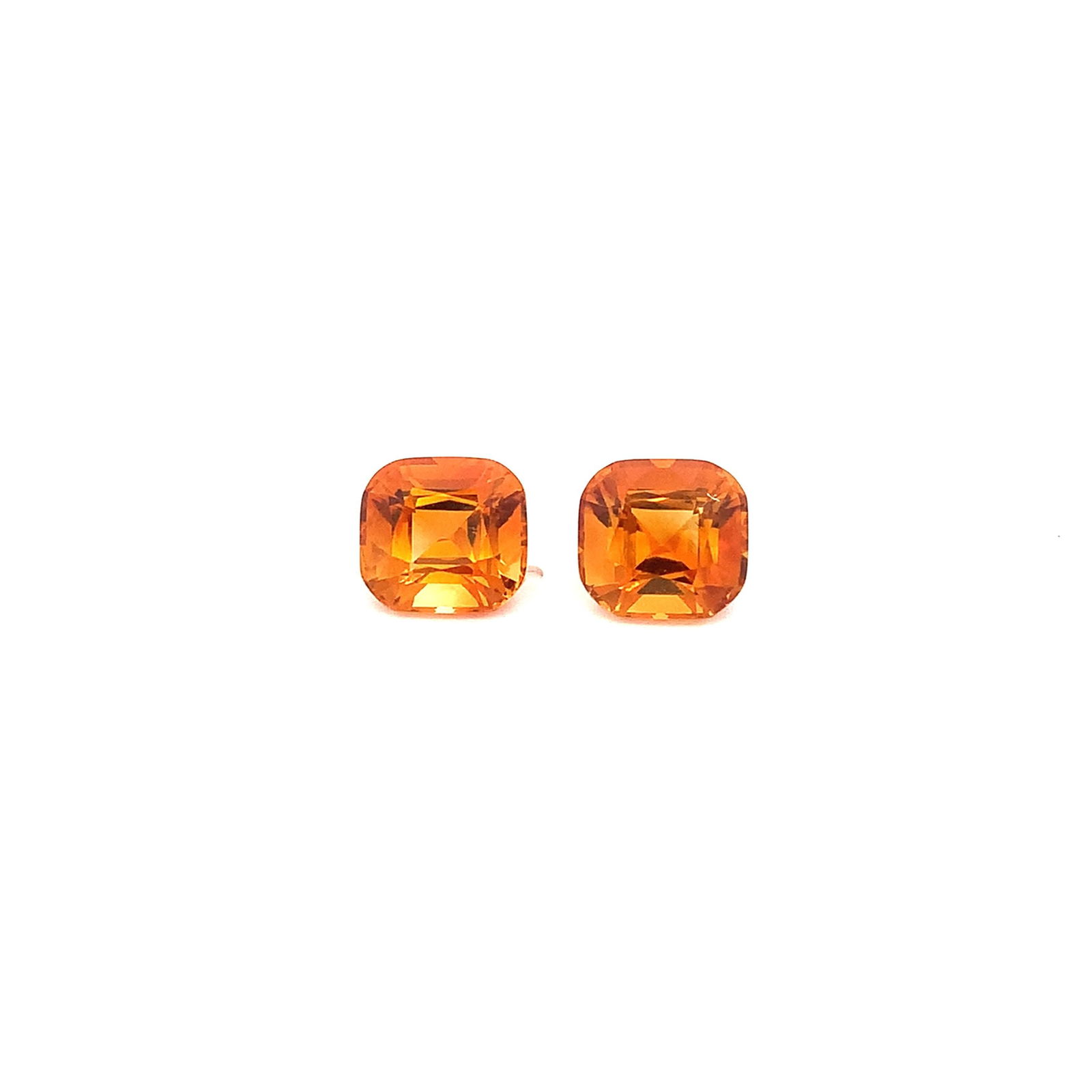 Earrings Size Citrine Calibrated Pair Orangish Yellow Gemstone - 7.40 carat: Materials: Gemstone: Citrine Carat weight: 12 Add a warm touch of brilliance to your jewelry designs with this striking hexagon-cut orange citrine gemstone. Featuring a rich honey-brown to amber-orang