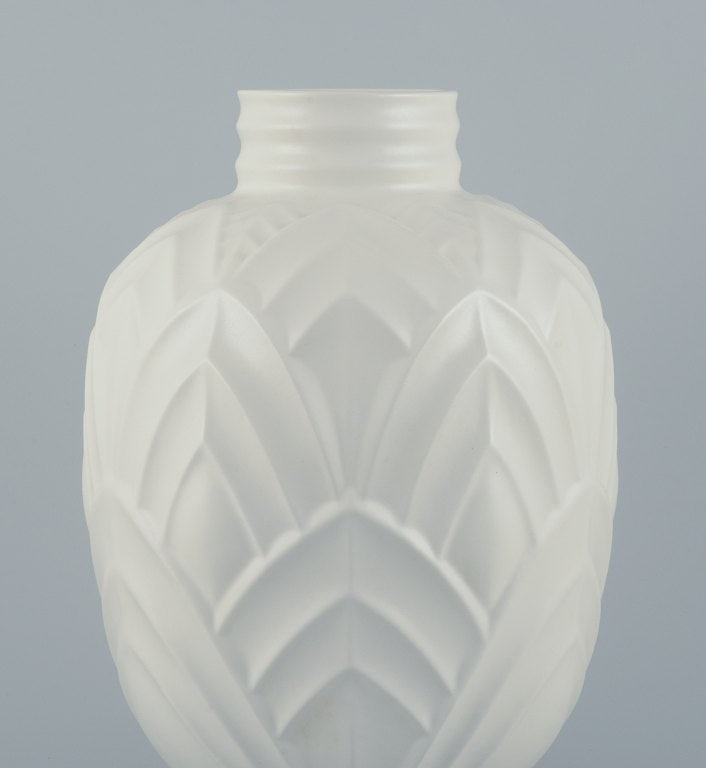 Boch Keramis, Belgium. Large ceramic vase. White glaze. Modernist design. Geometric pattern. - 4