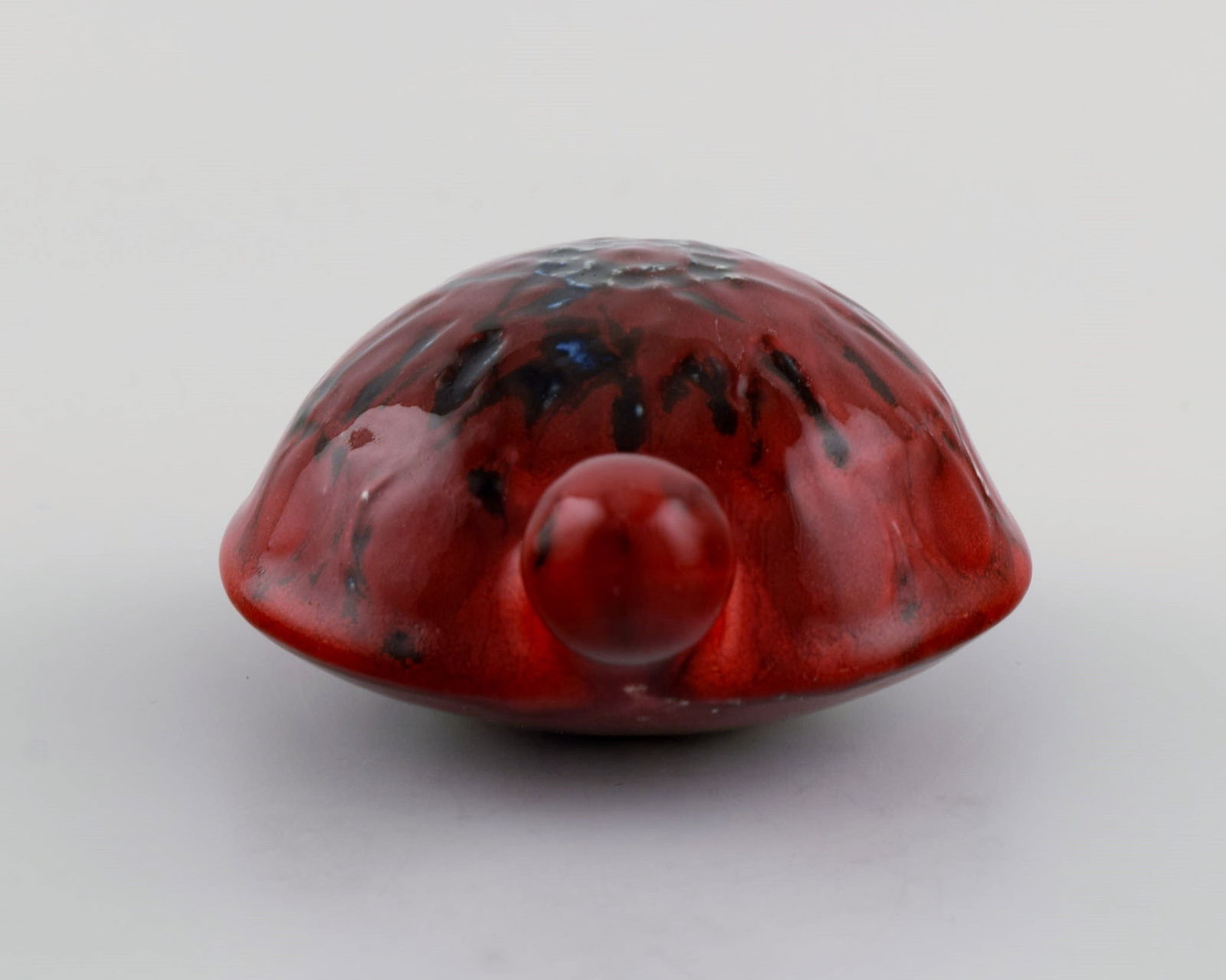 Lisa Larson for Gustavsberg. Turtle in glazed stoneware. Beautiful glaze in shades of red. 1970s. - 4