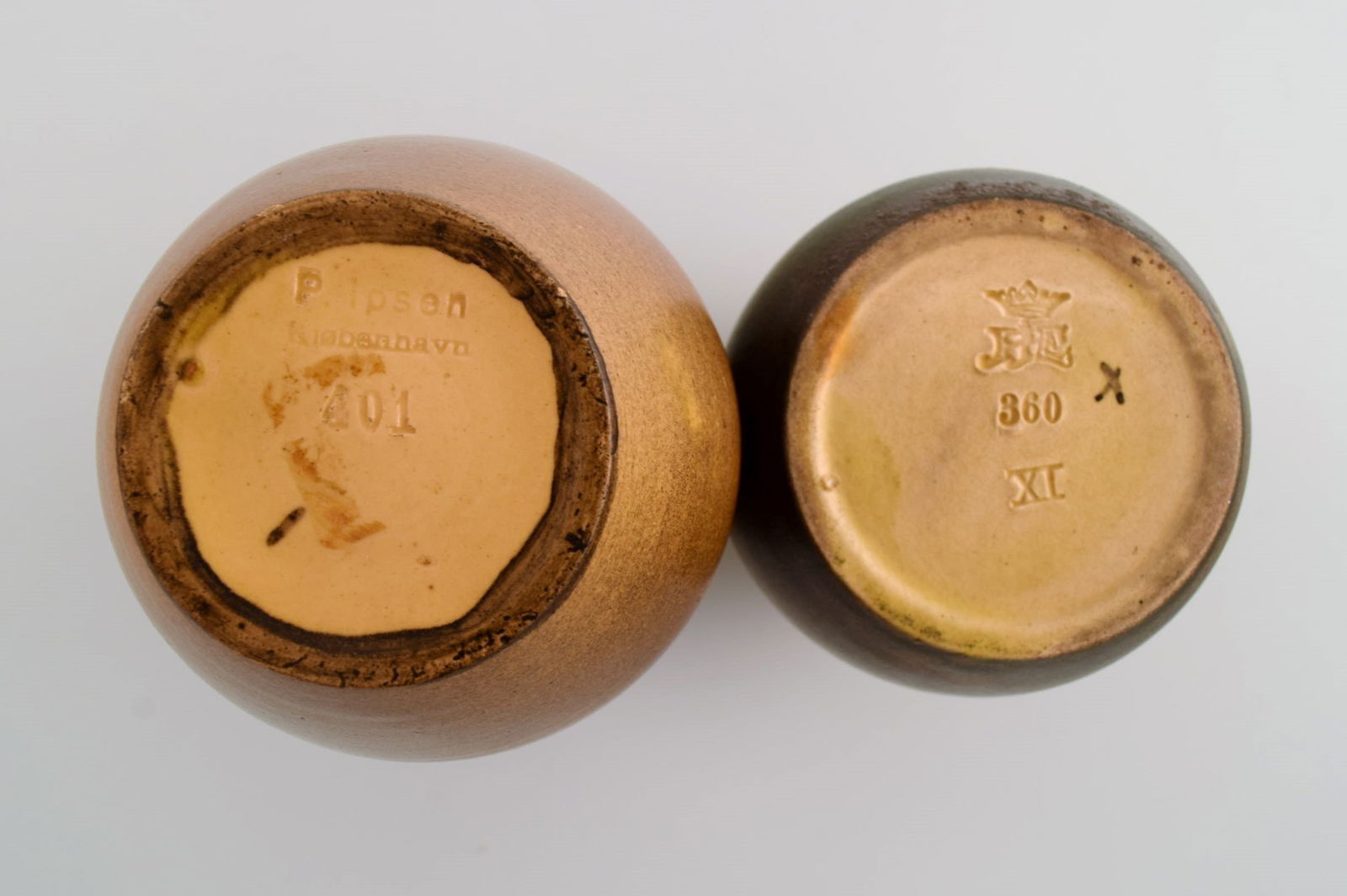 Ipsen's, Denmark. Two vases in hand-painted and glazed ceramics. Mushrooms and foliage. 1920s / 30s. - 6