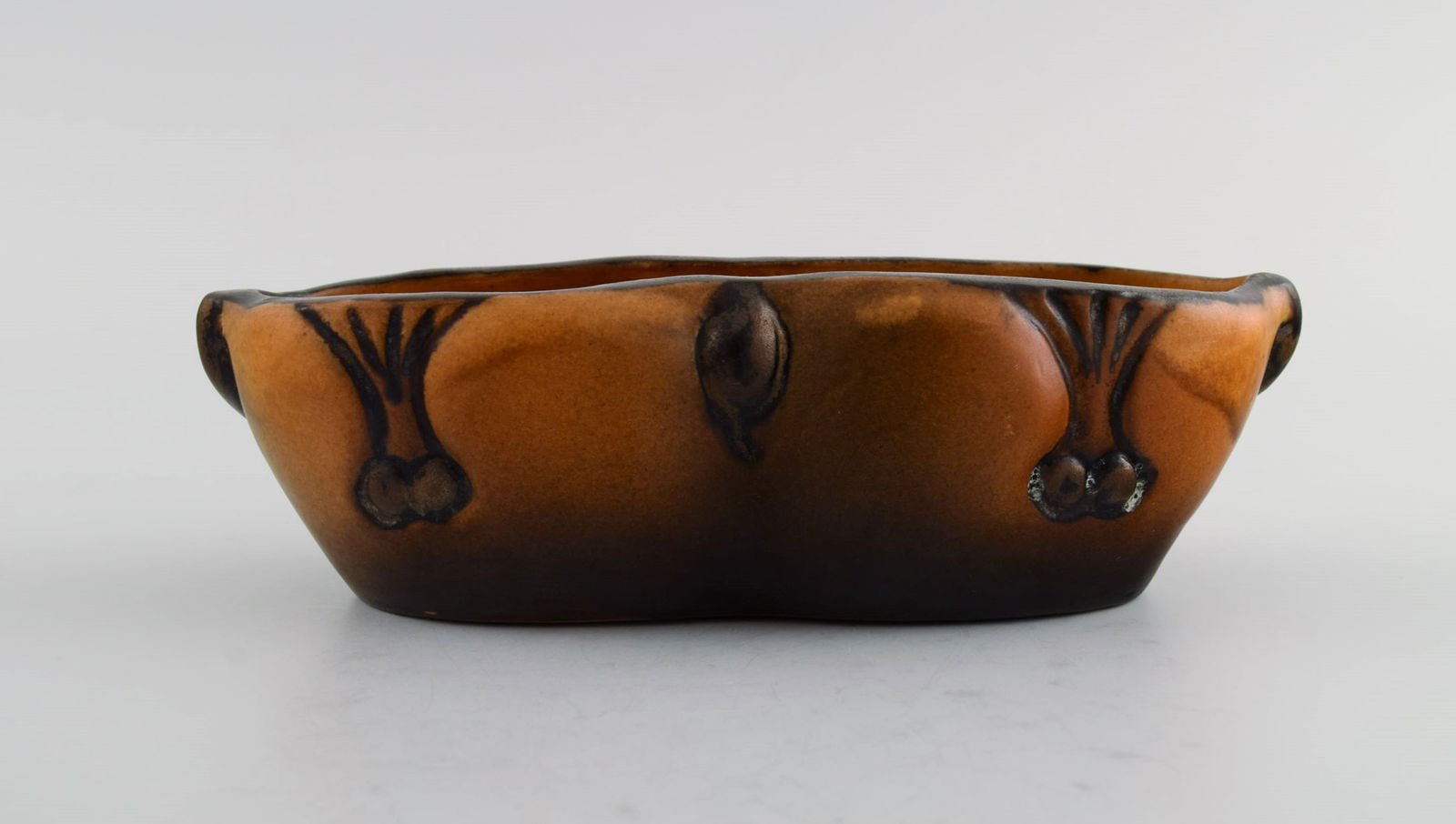 Ipsen's, Denmark. Art nouveau lidded jar and bowl in hand-painted and glazed ceramics. 1920s / 30s. - 5