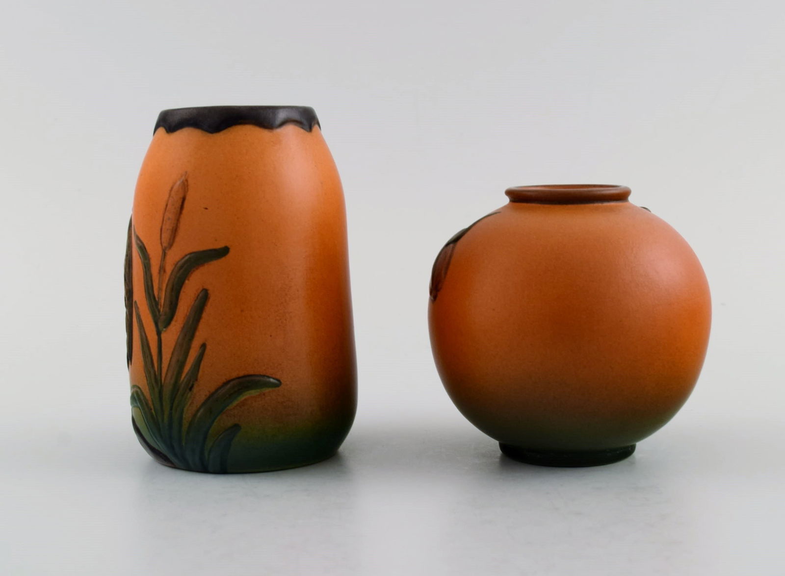 Ipsen's, Denmark. Two vases in hand-painted and glazed ceramics. Bird and foliage. 1920s / 30s. - 3
