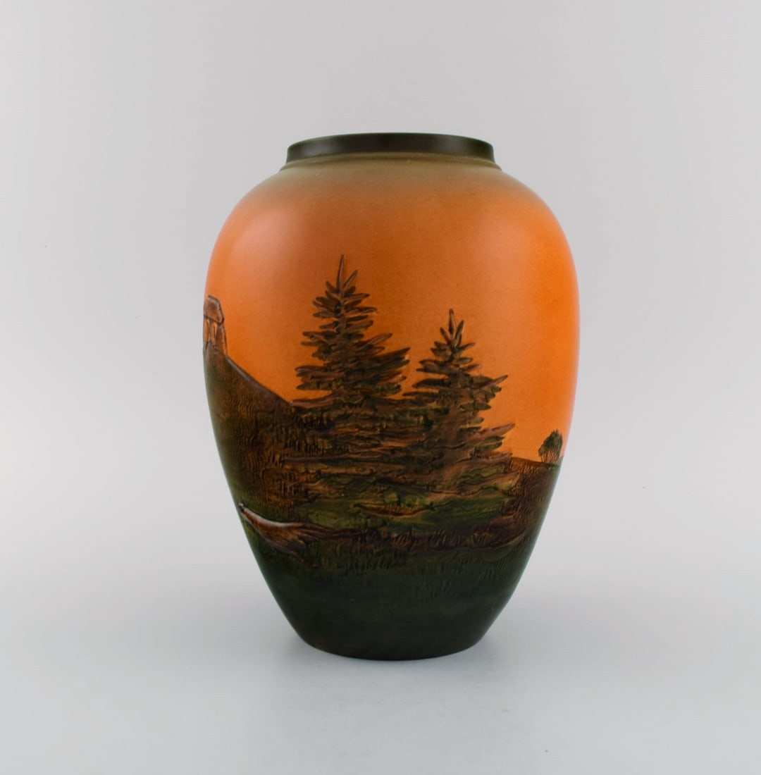 Ipsen's, Denmark. Vase in glazed ceramics. Hand-painted landscape with burial mound. 1920s / 30s. - 2