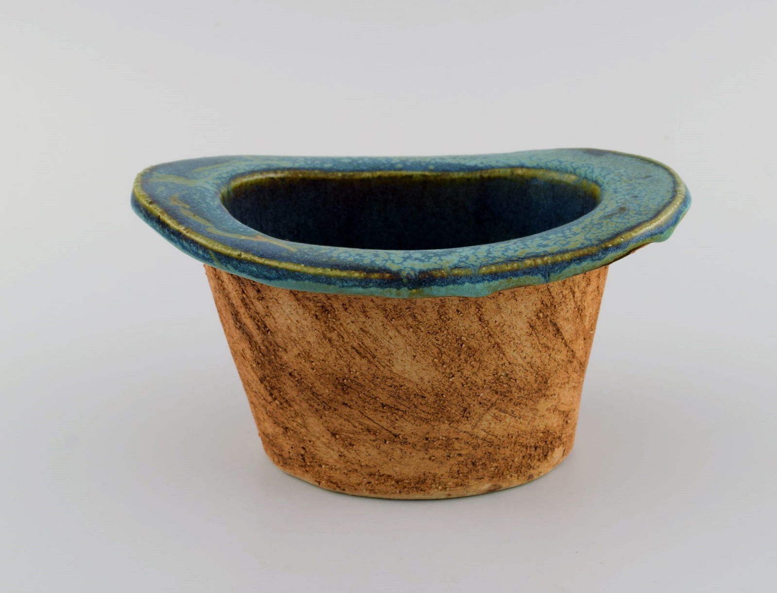 Curt M. Addin (1931-2007) for Glumslöv. Freeform vase in partially glazed stoneware. Beautiful - 5